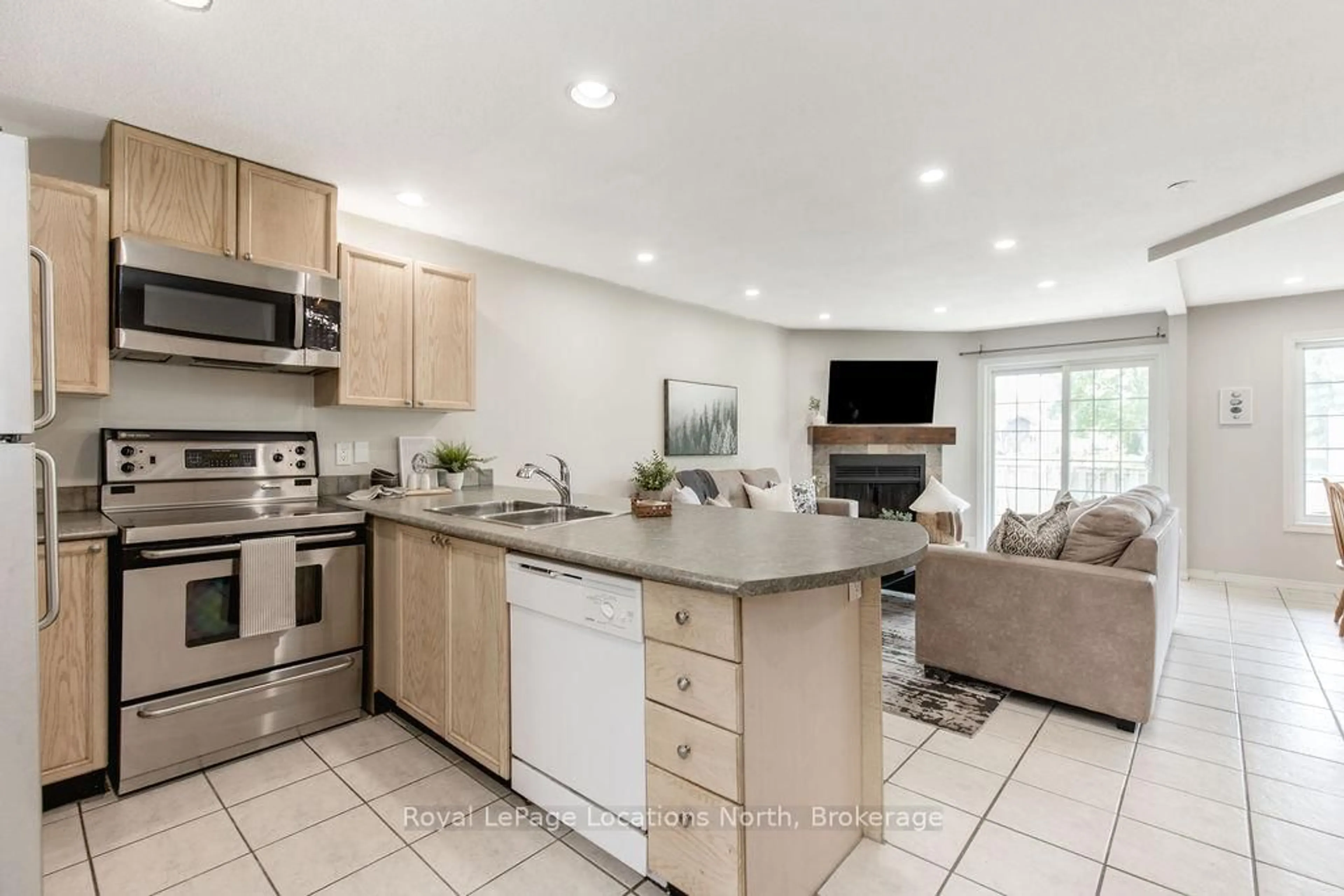 Open concept kitchen, ceramic/tile floor for 162 Settlers Way #27, Blue Mountains Ontario L9Y 0M4