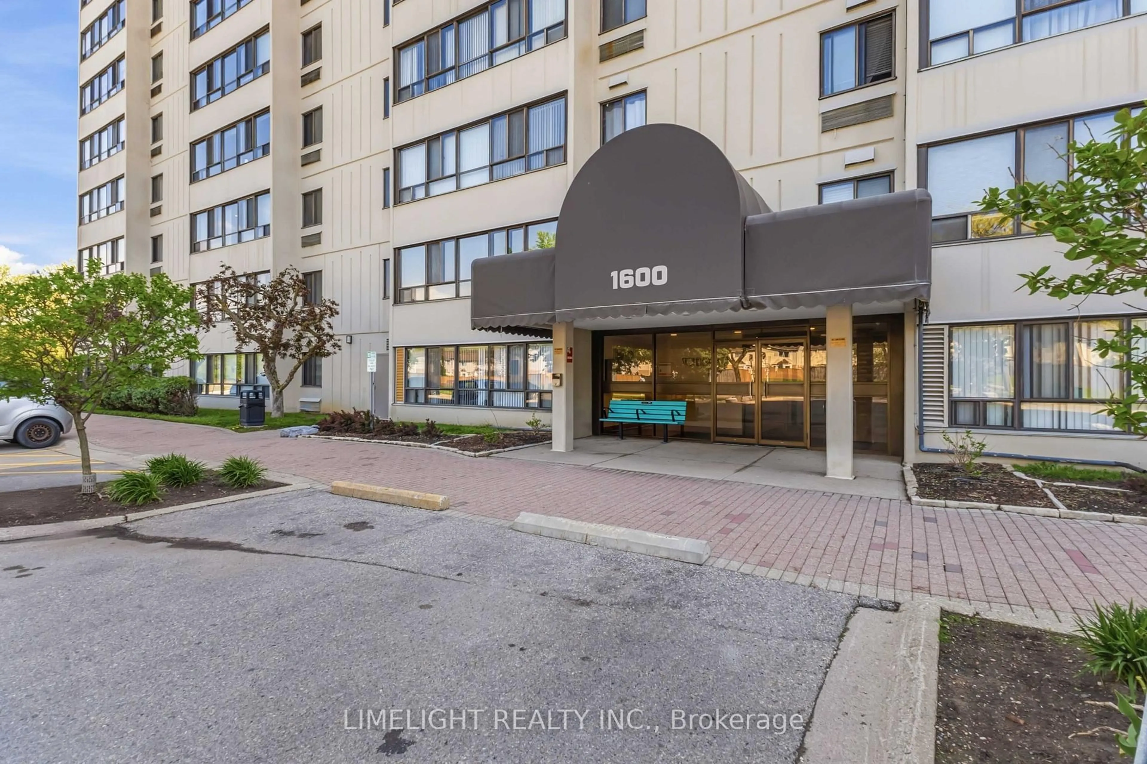 Unknown for 1600 Adelaide St #210, London North Ontario N5X 3H6