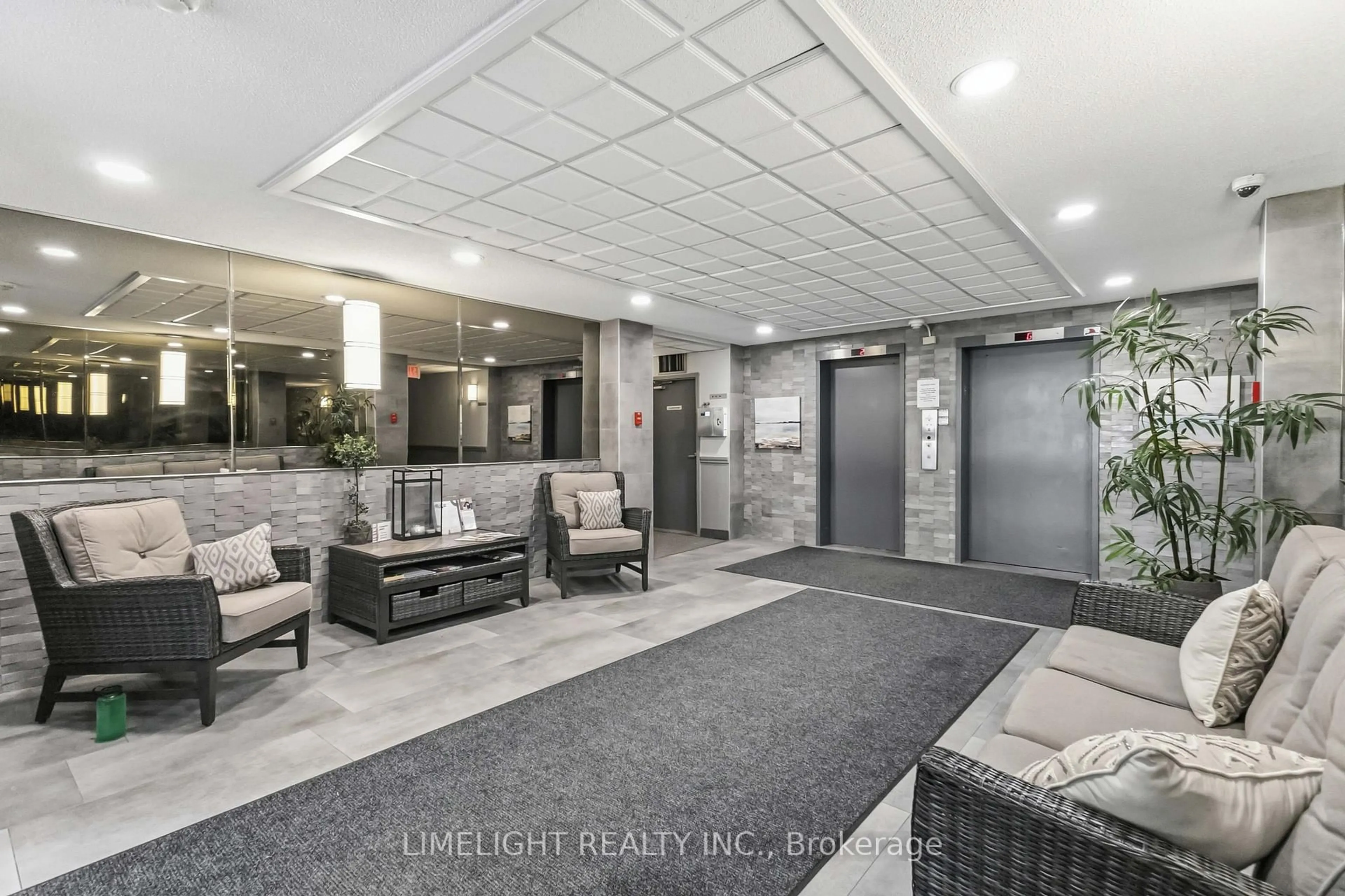 Lobby for 1600 Adelaide St #210, London North Ontario N5X 3H6