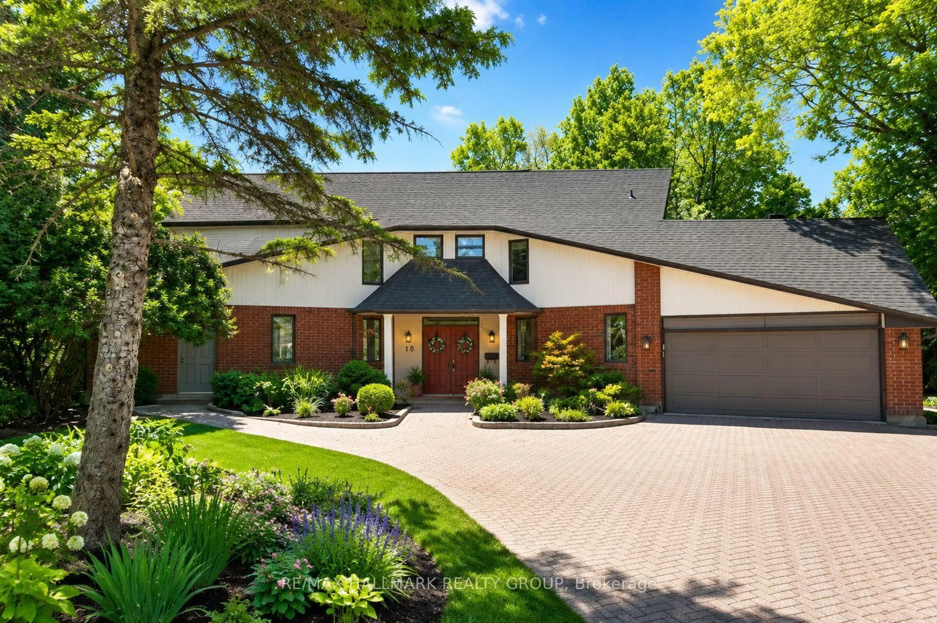 Home with brick exterior material, street for 10 Coxford St, Gloucester Ontario K1J 6J6