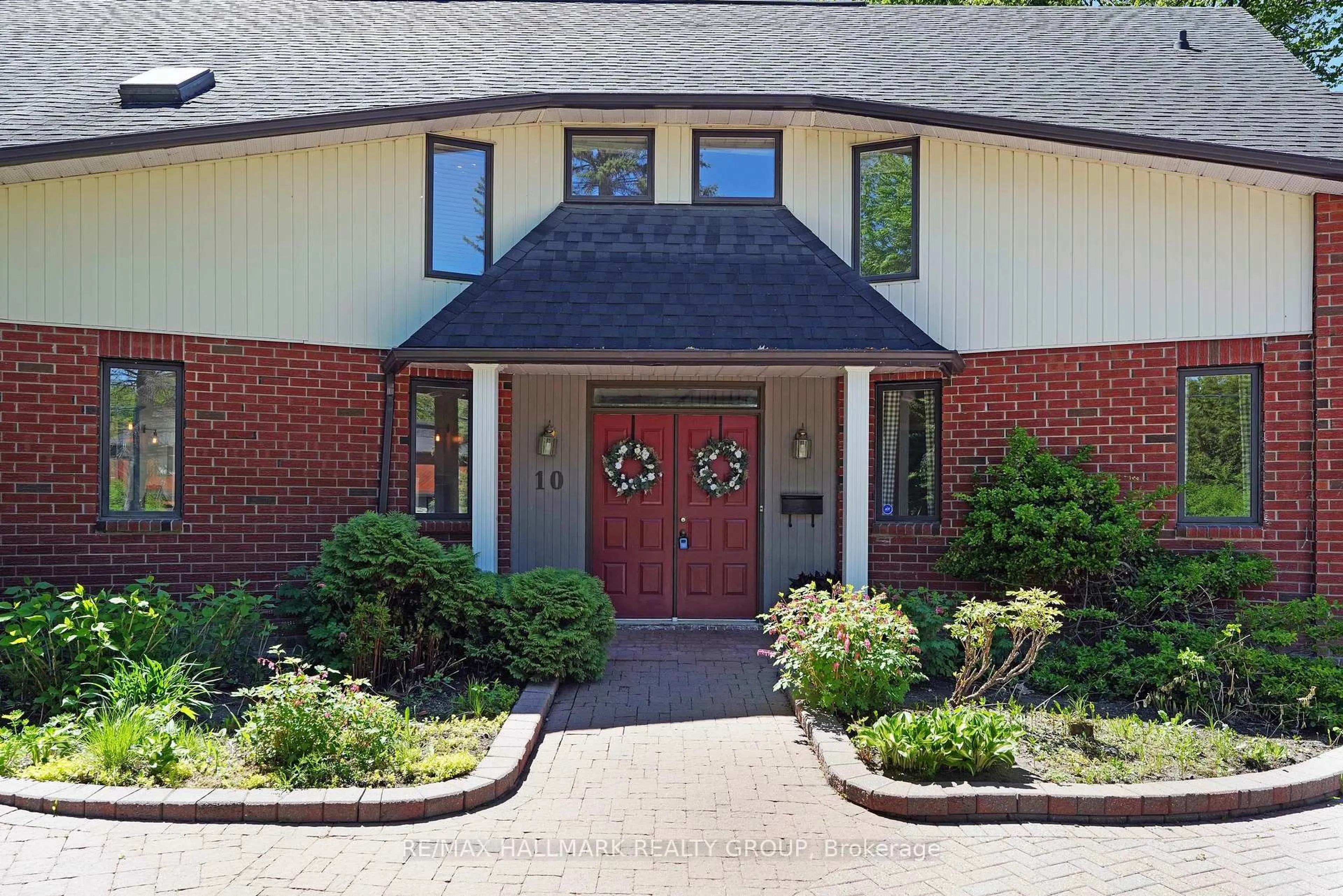 Home with brick exterior material, street for 10 Coxford St, Gloucester Ontario K1J 6J6