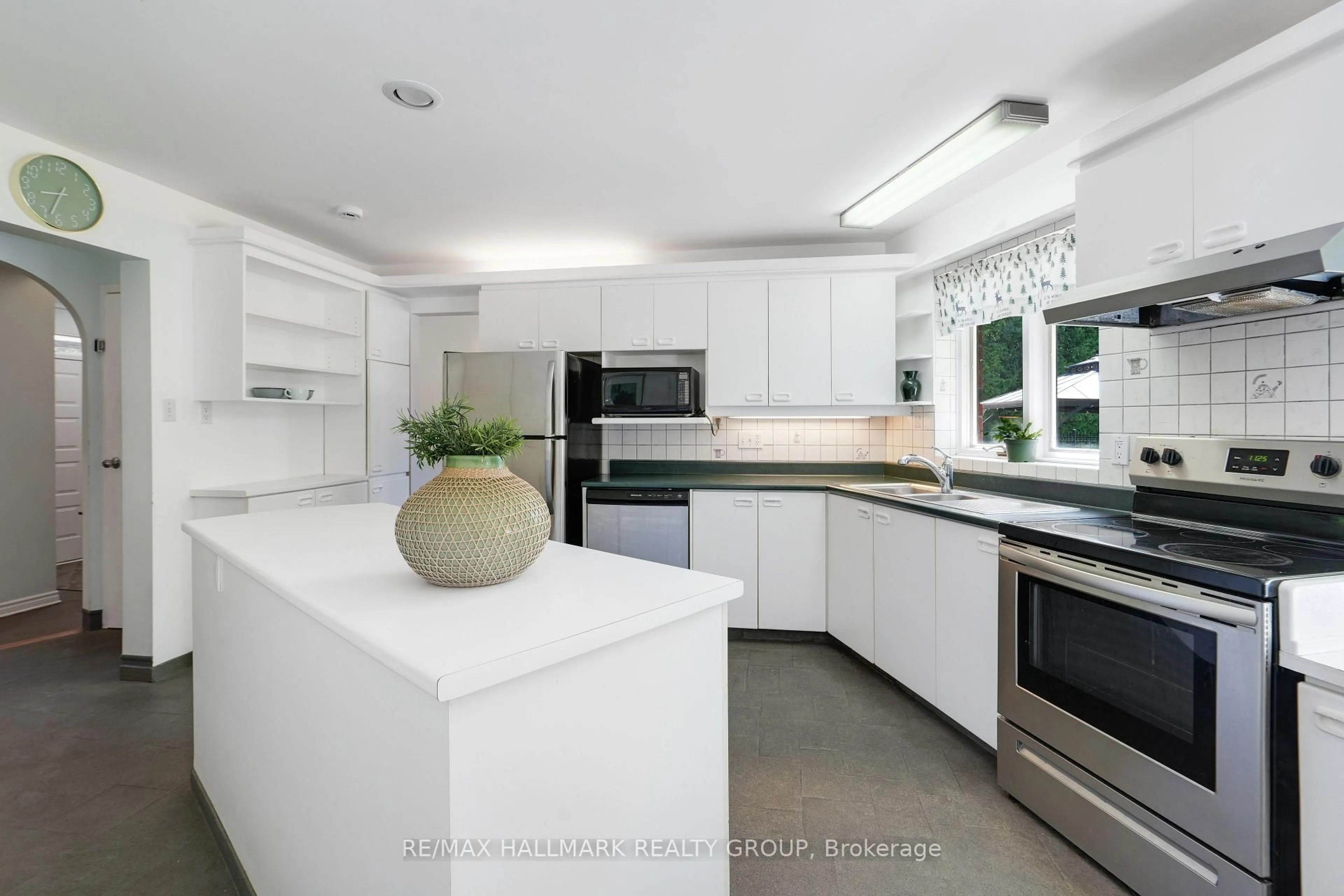 Contemporary kitchen, ceramic/tile floor for 10 Coxford St, Gloucester Ontario K1J 6J6