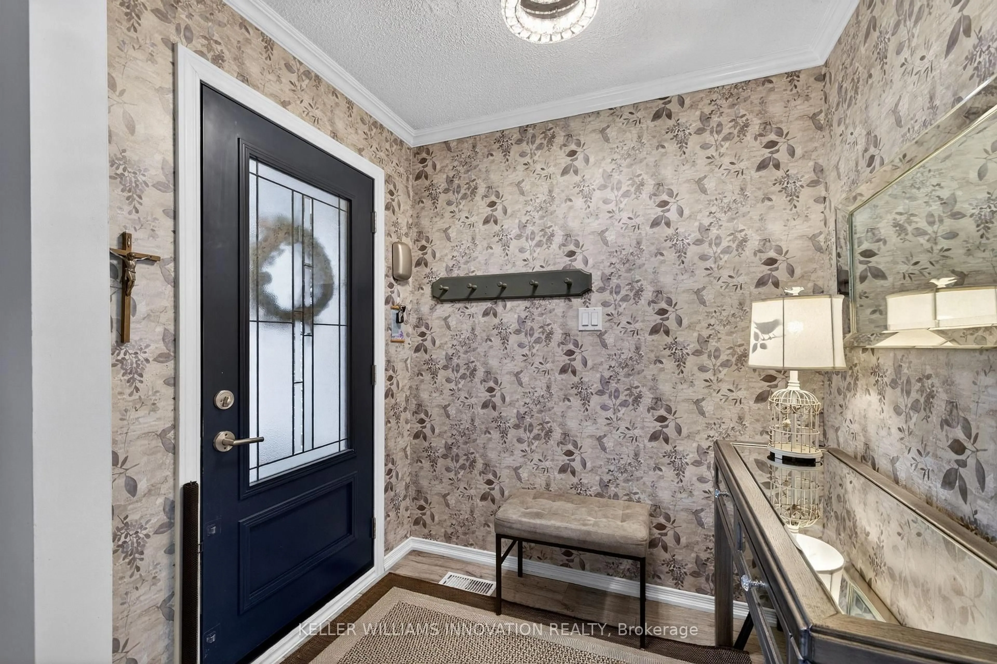 Indoor entryway for 7 Windermere Crt, Guelph Ontario N1E 3L3