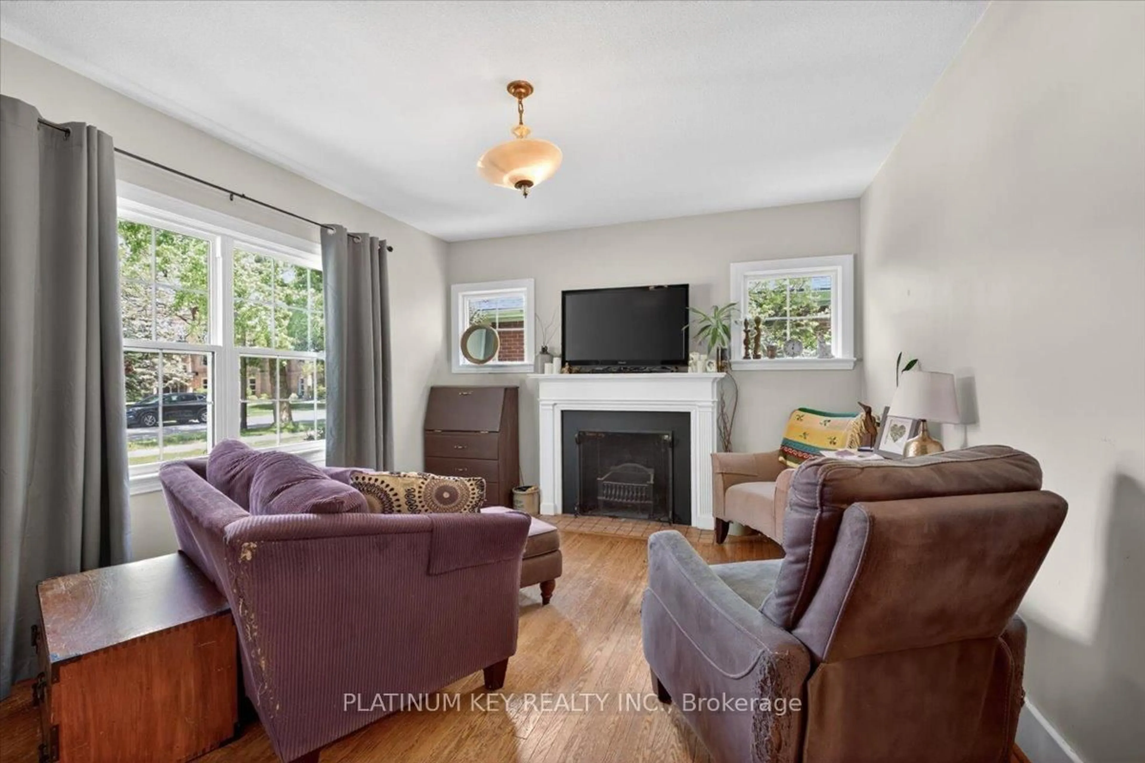 Living room with furniture, unknown for 150 Front St, Strathroy-Caradoc Ontario N7G 1Y2