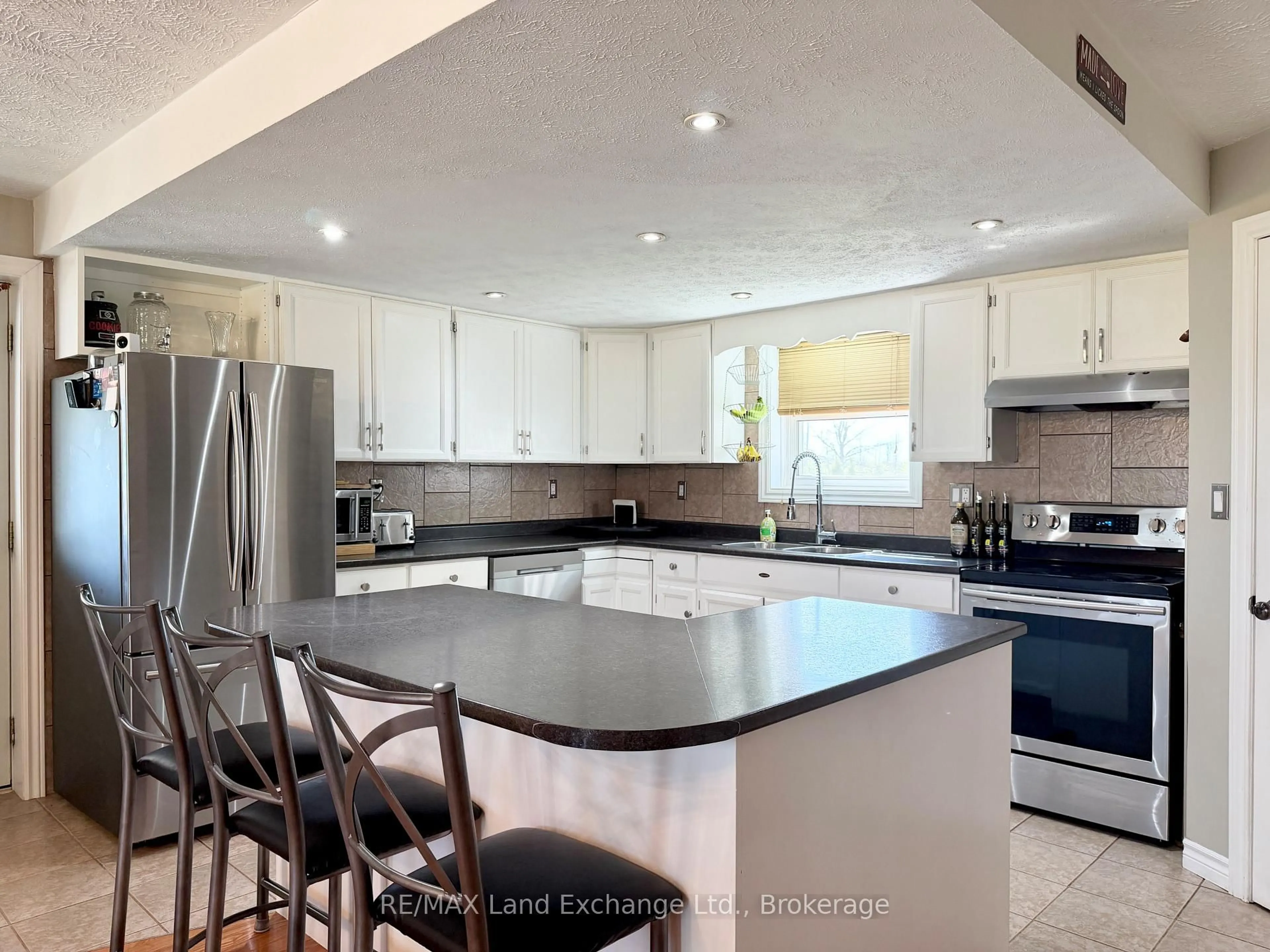Open concept kitchen, ceramic/tile floor for 1676 BRUCE-SAUGEEN Townline, Saugeen Shores Ontario N0H 2C5