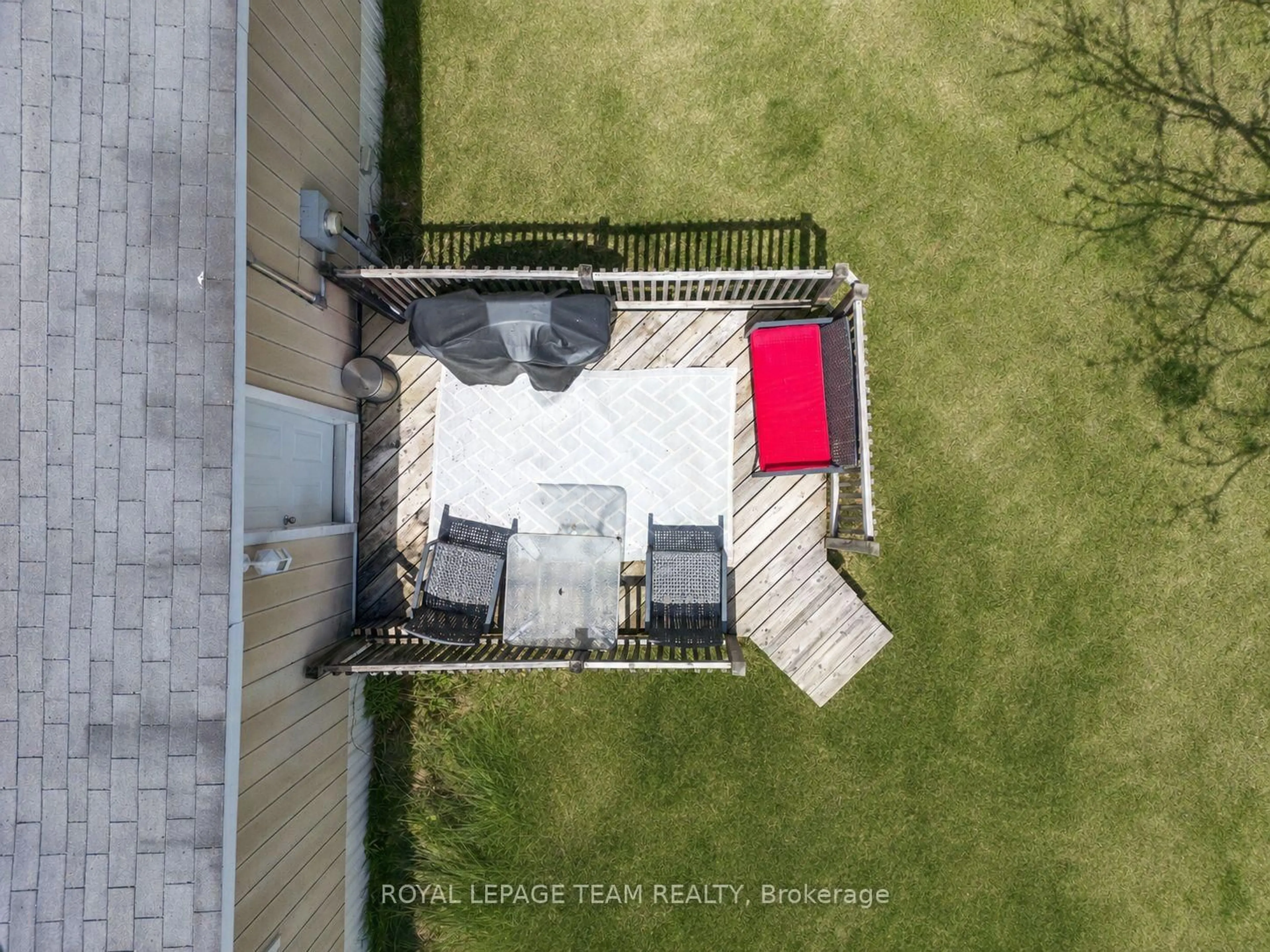 A pic from outside/outdoor area/front of a property/back of a property/a pic from drone, unknown for 40 Timothy Dr, McNab/Braeside Ontario K7S 3L2