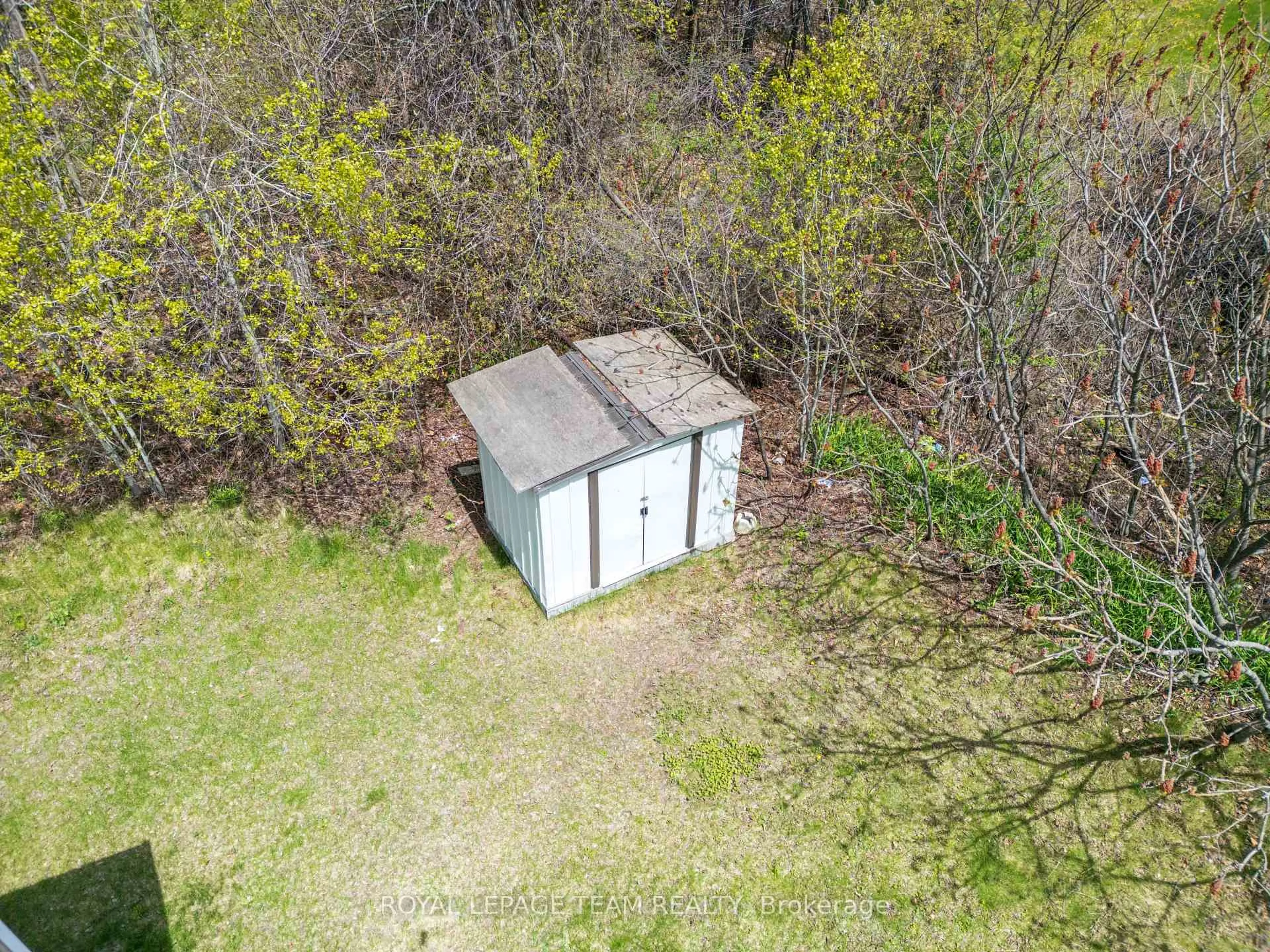 A pic from outside/outdoor area/front of a property/back of a property/a pic from drone, unknown for 40 Timothy Dr, McNab/Braeside Ontario K7S 3L2