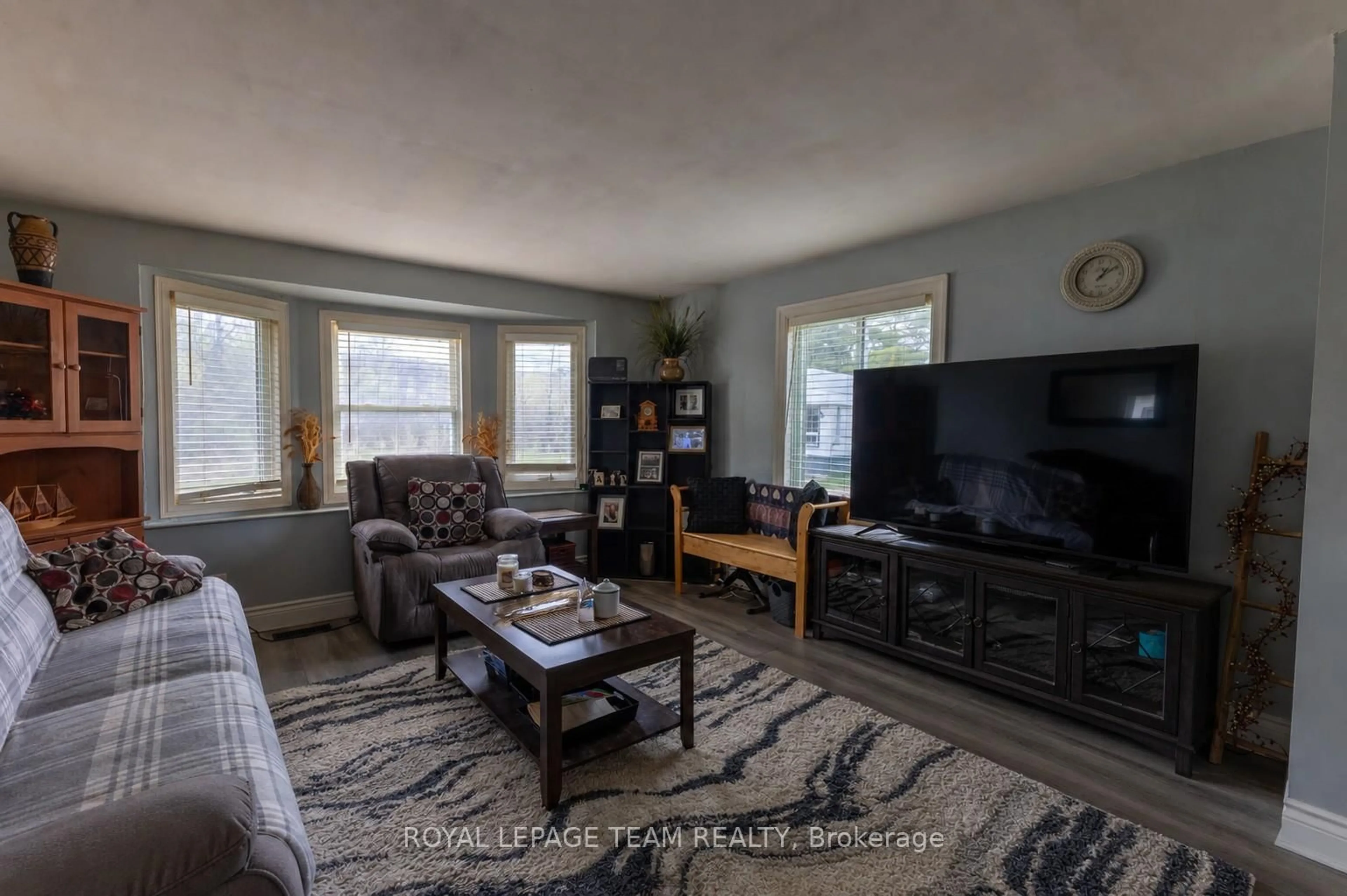 Living room with furniture, unknown for 40 Timothy Dr, McNab/Braeside Ontario K7S 3L2