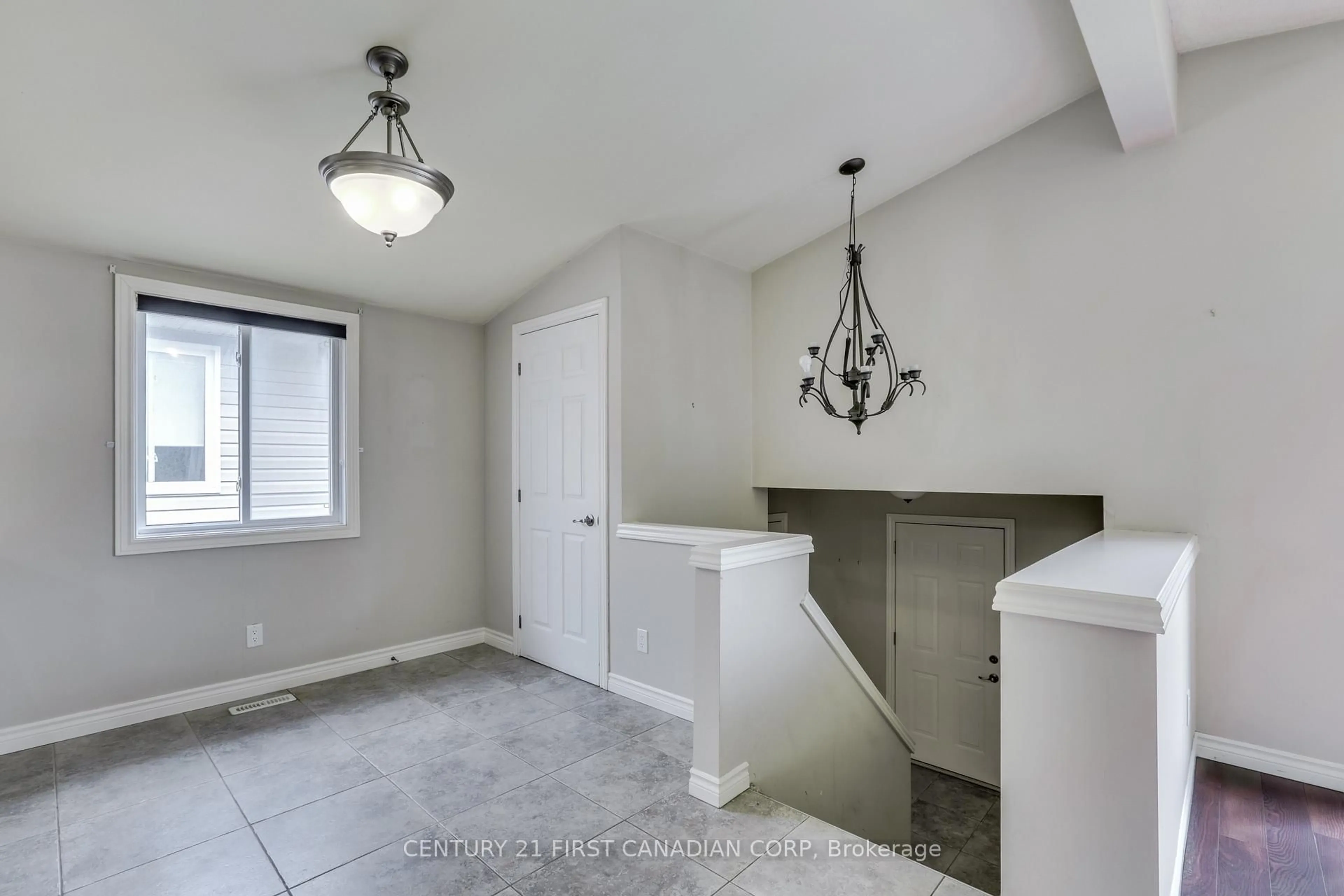 Unknown for 204 Ewart St, Strathroy-Caradoc Ontario N7G 4G6