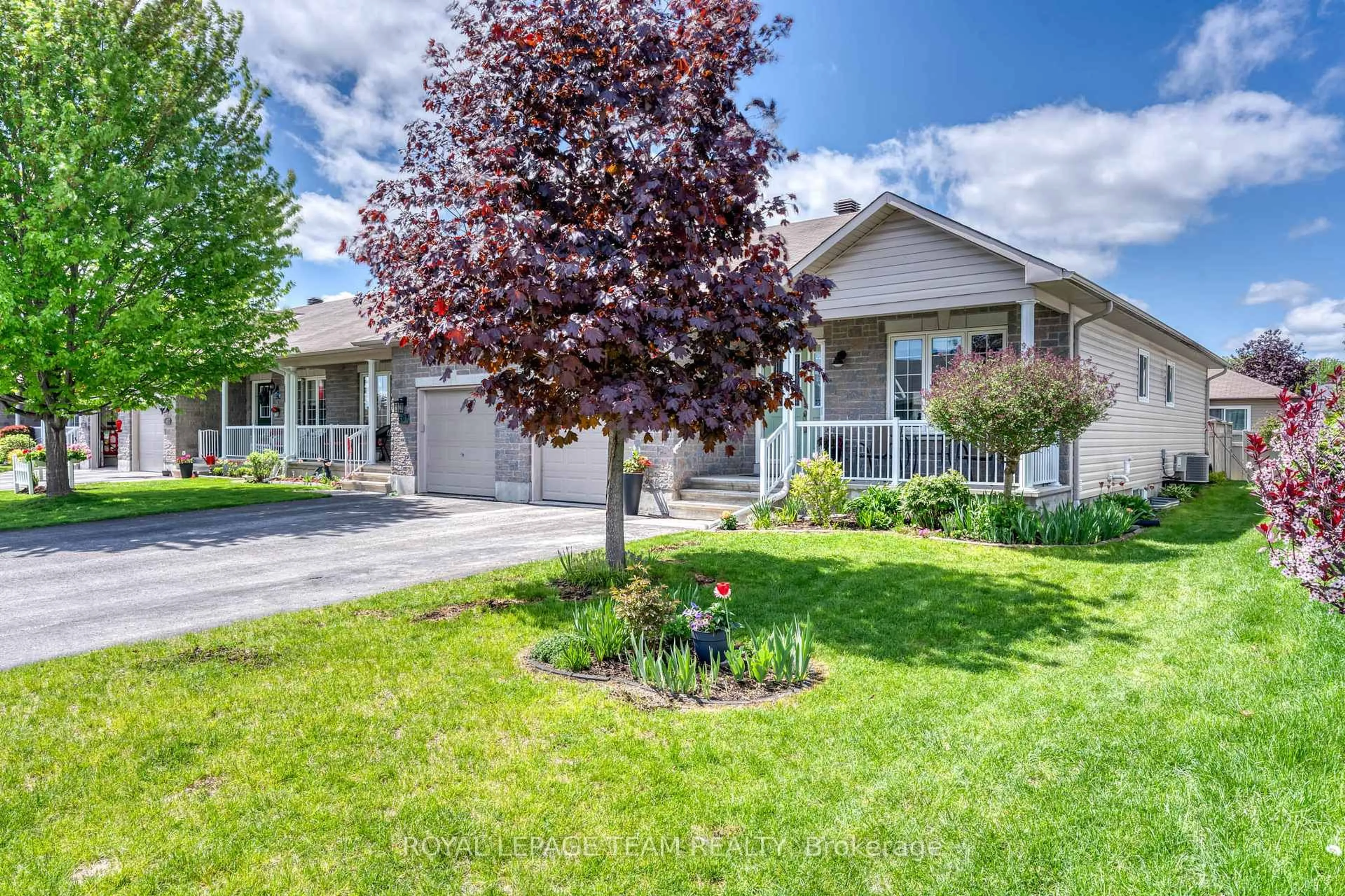 Home with vinyl exterior material, street for 511 Kilburn St, Almonte Ontario K0A 1A0