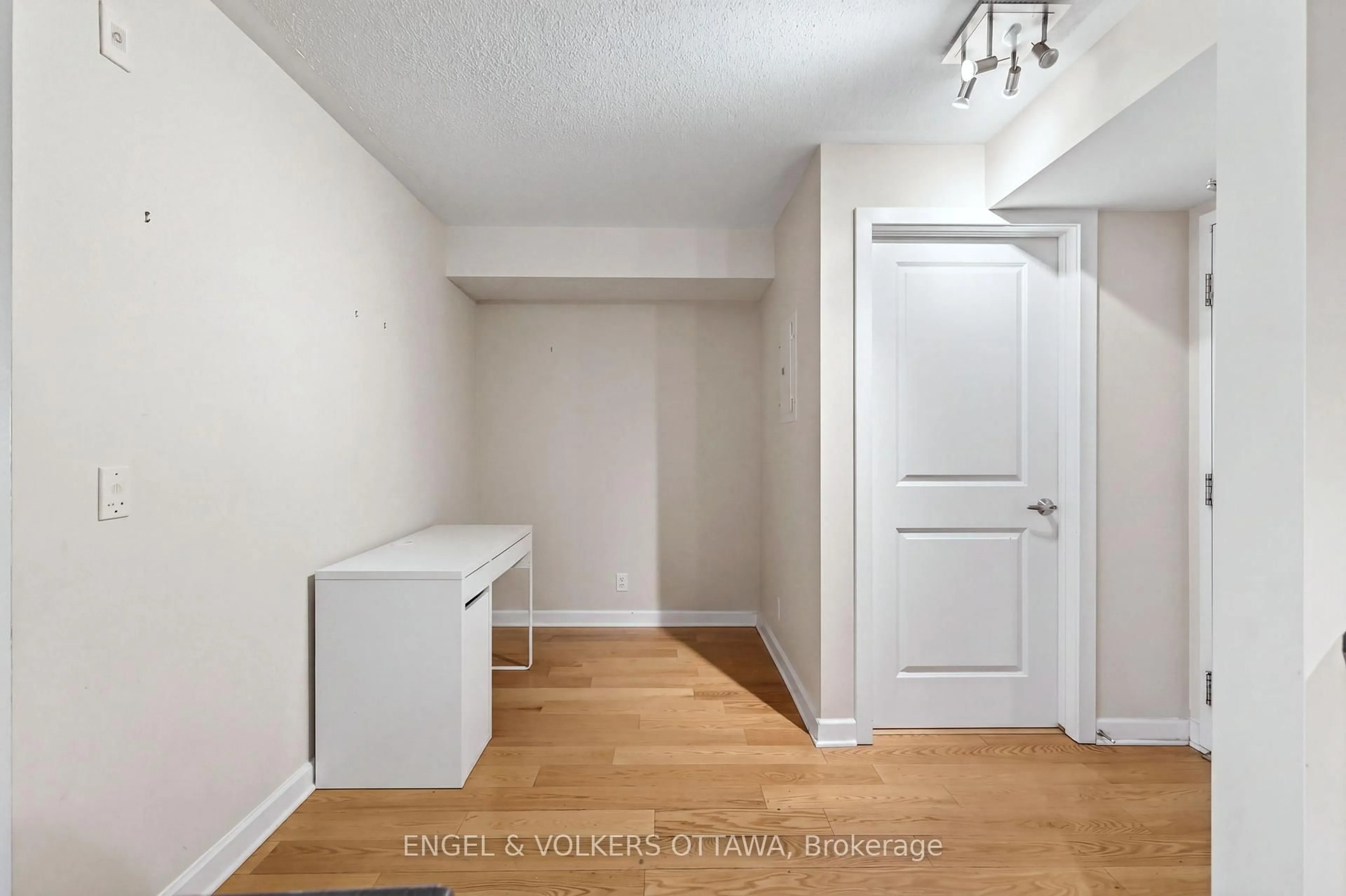 Unknown for 138 Somerset St #604, Ottawa Ontario K2P 0A3