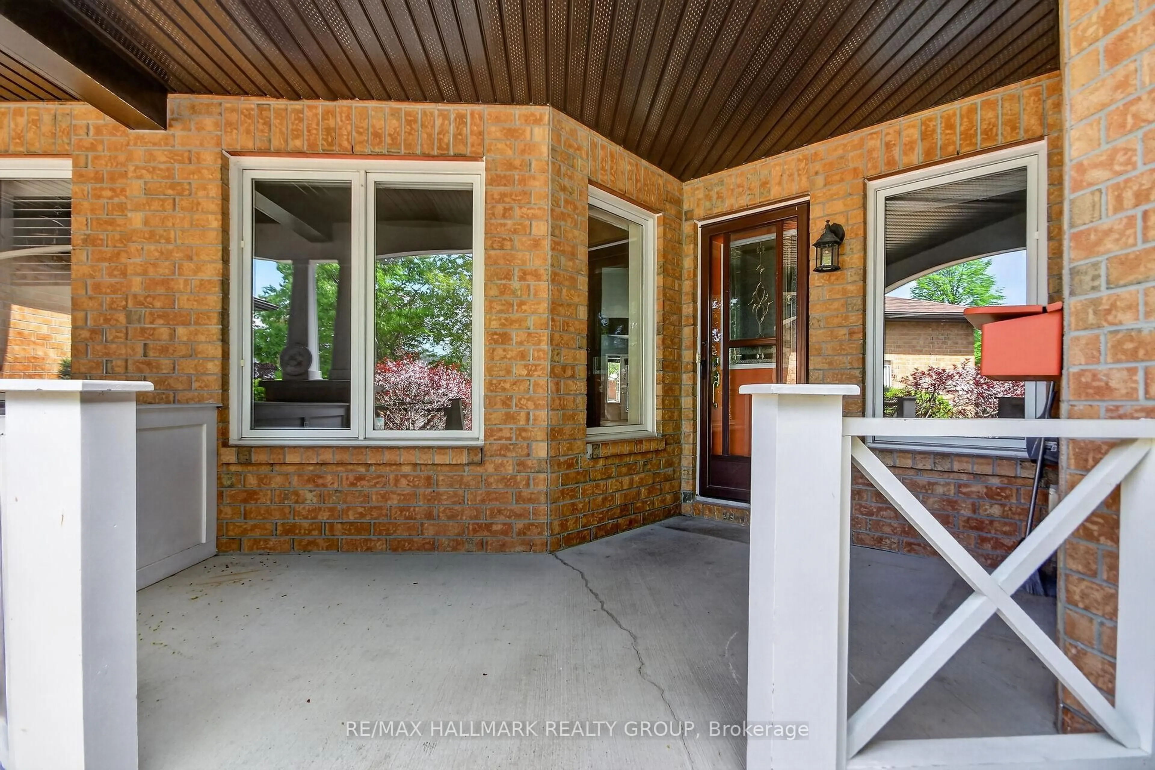 Indoor entryway for 4 Peregrine Cres, Kanata Ontario K2M 2T3
