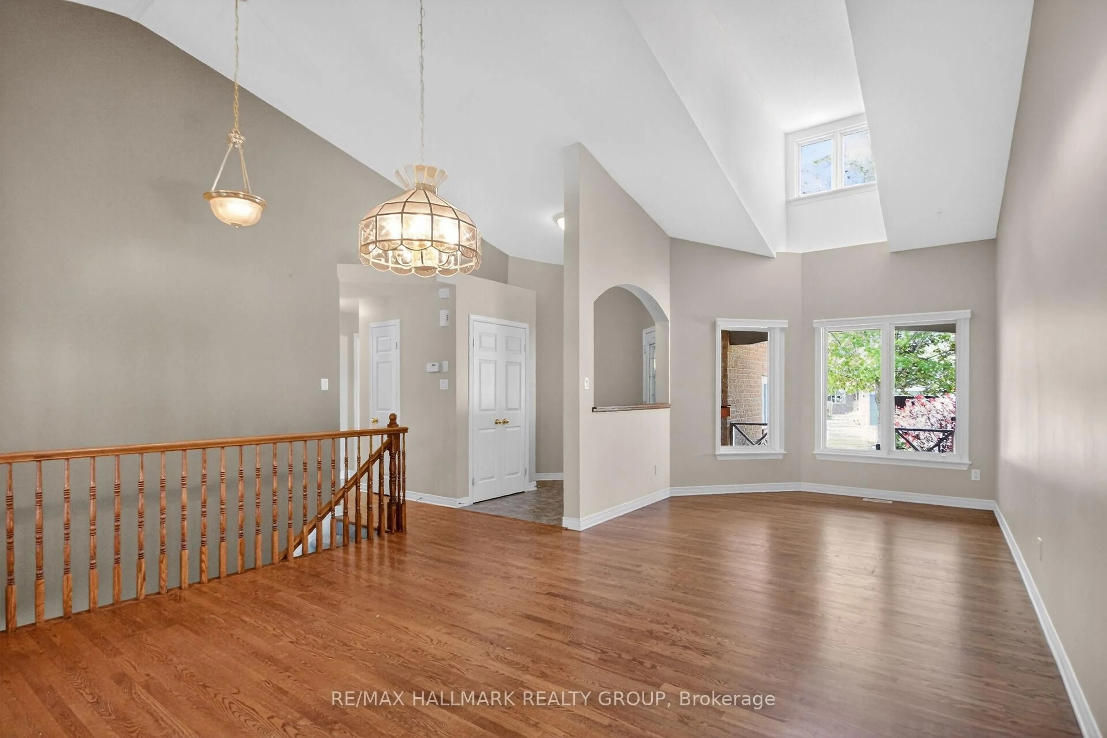 Indoor entryway for 4 Peregrine Cres, Kanata Ontario K2M 2T3
