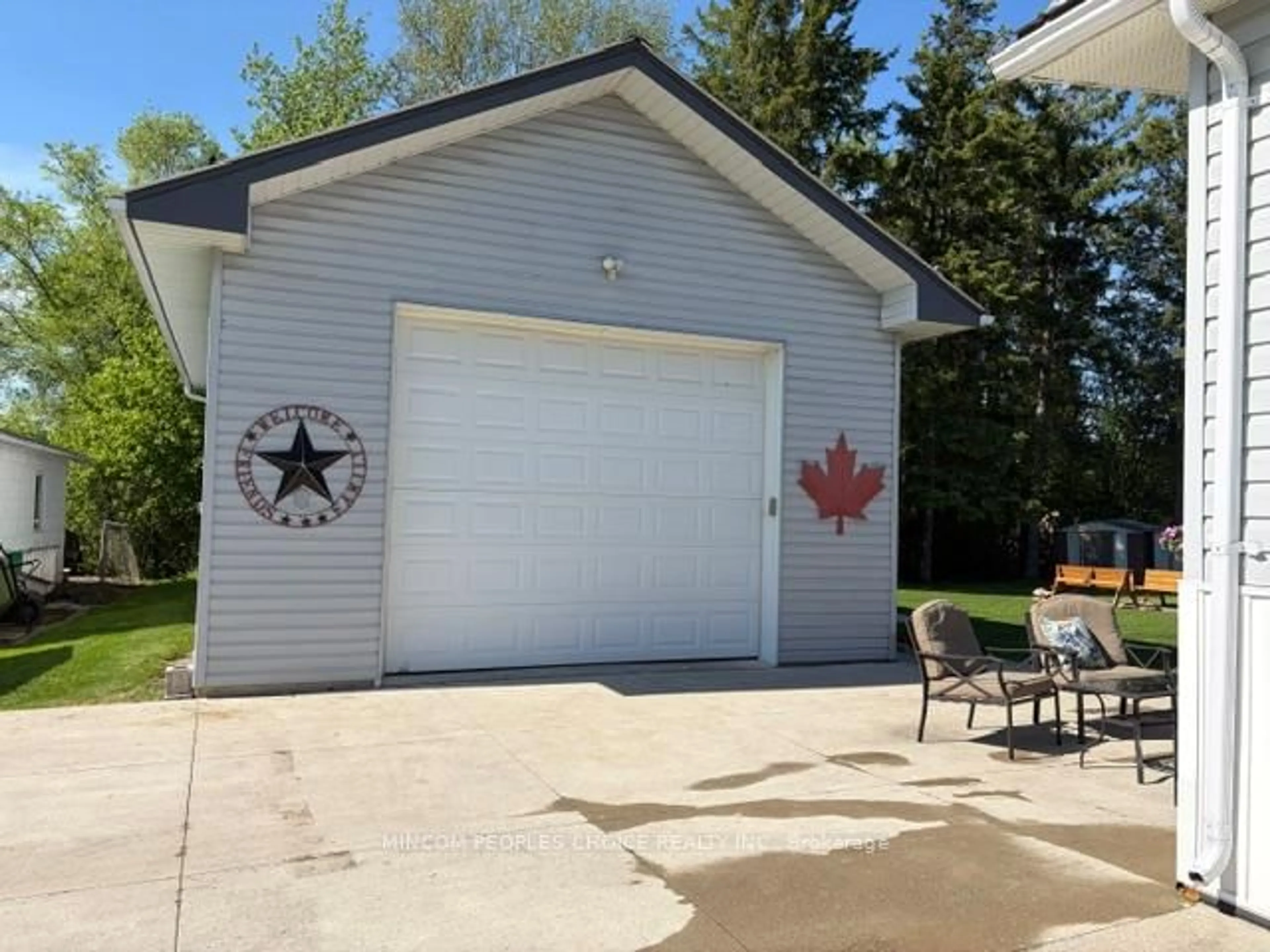 Indoor garage for 5 Emily Crt, Kawartha Lakes Ontario K0L 2W0