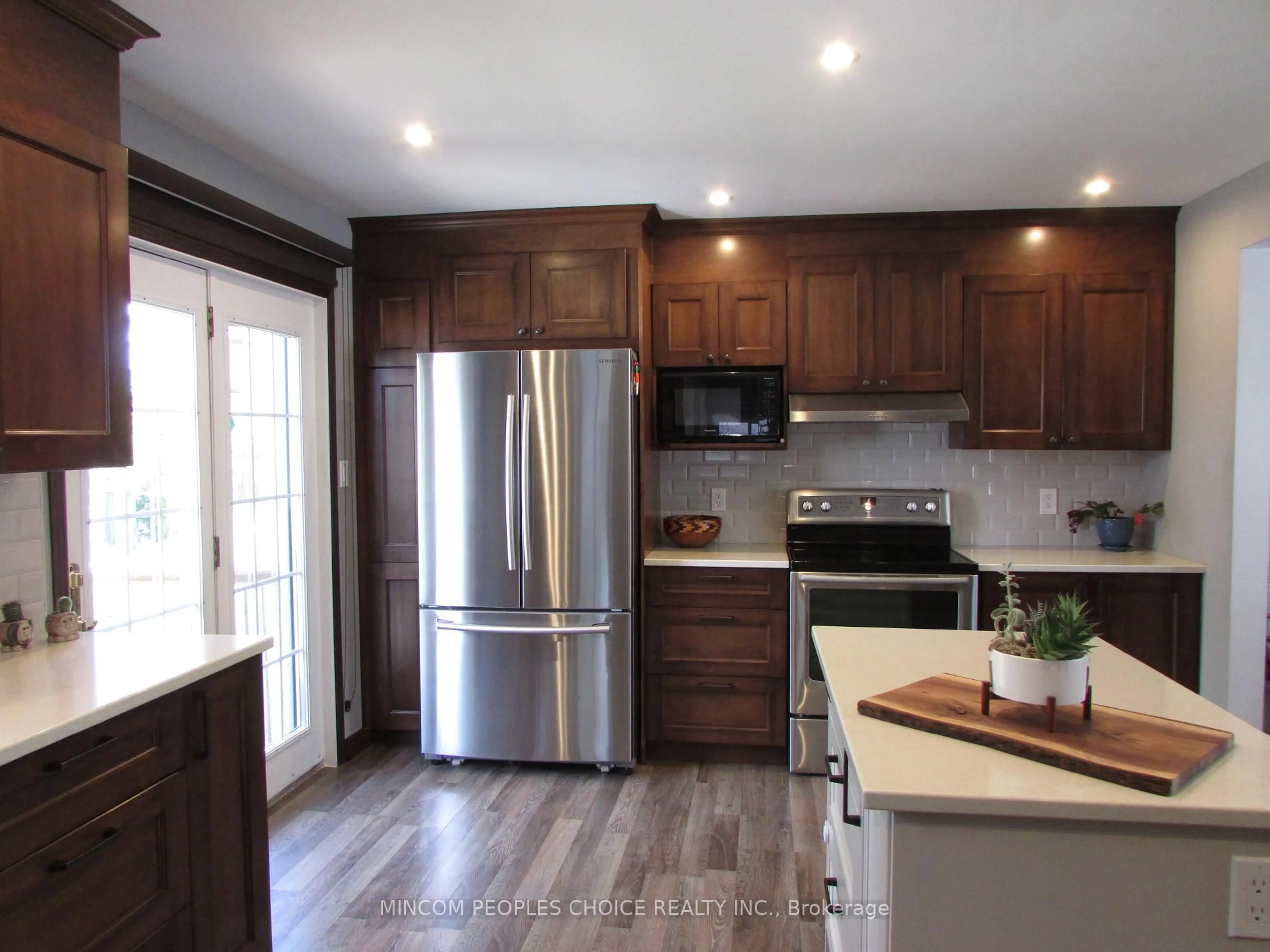 Open concept kitchen, wood/laminate floor for 5 Emily Crt, Kawartha Lakes Ontario K0L 2W0