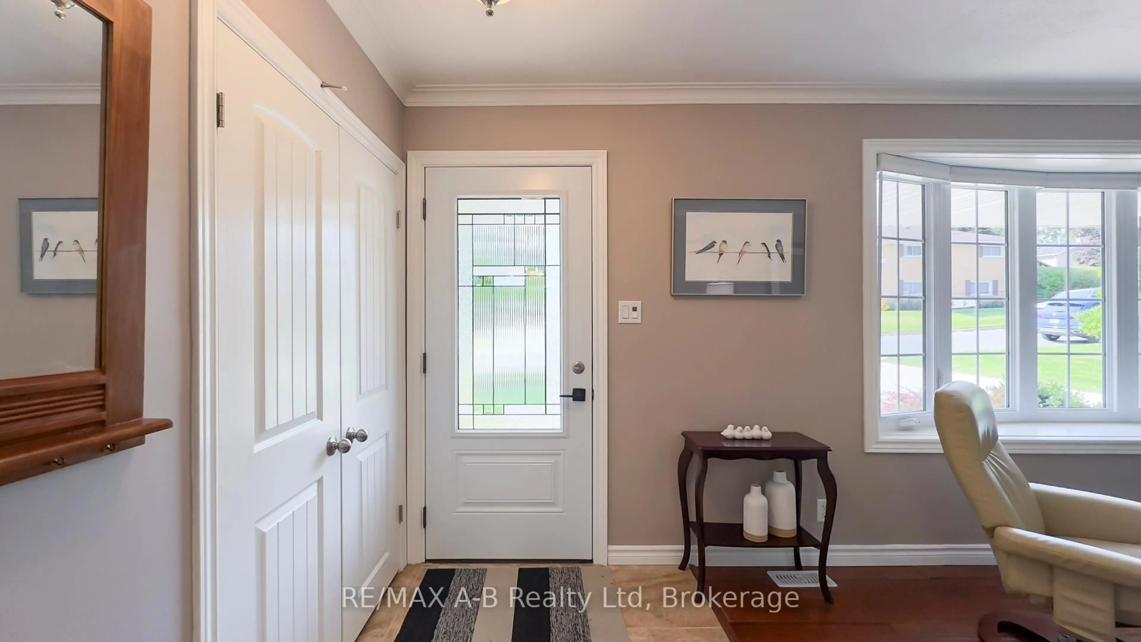 Indoor entryway for 43 Widder St, St. Marys Ontario N4X 1A5
