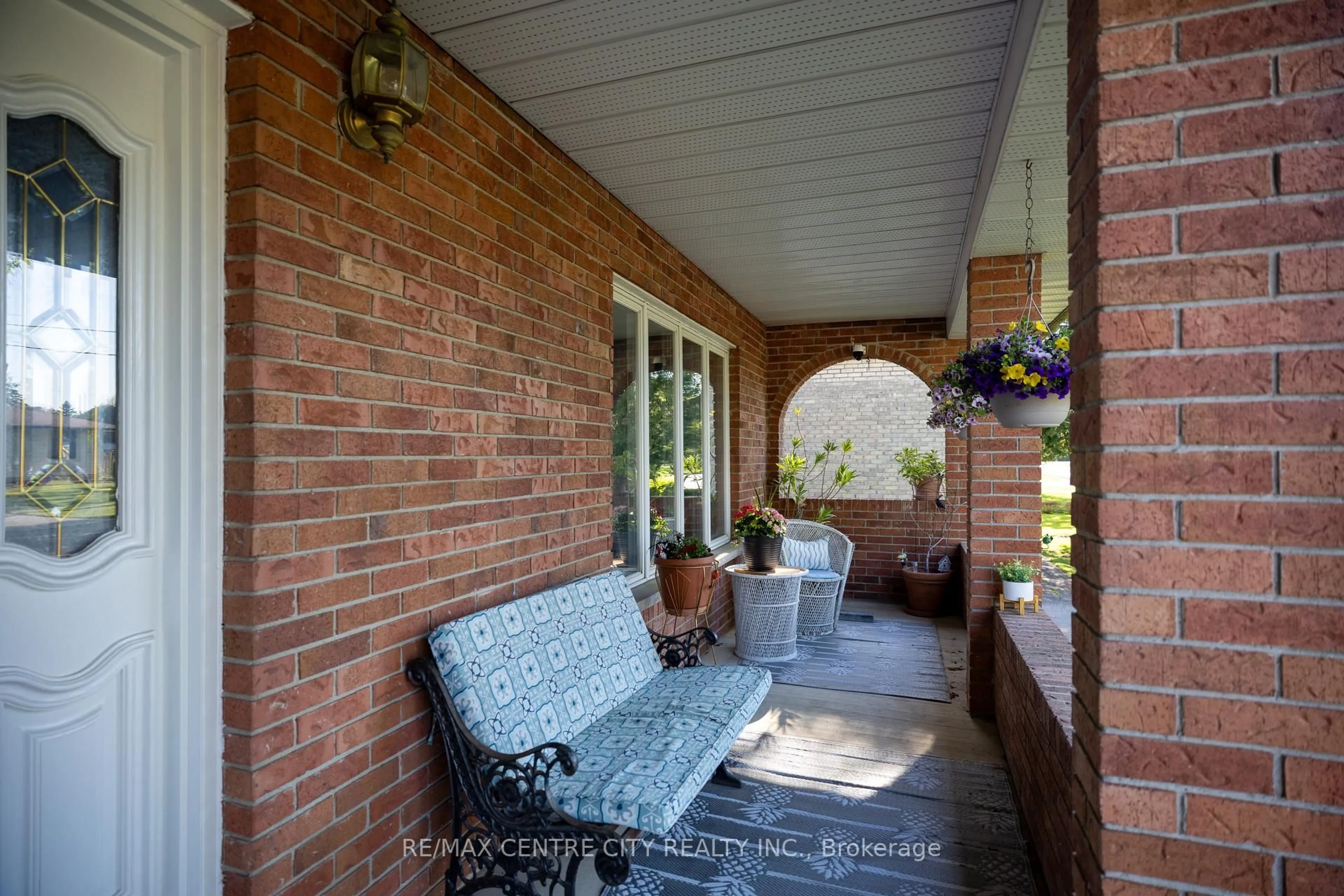 Patio, street for 32 Brock St, St. Thomas Ontario N5P 2B2