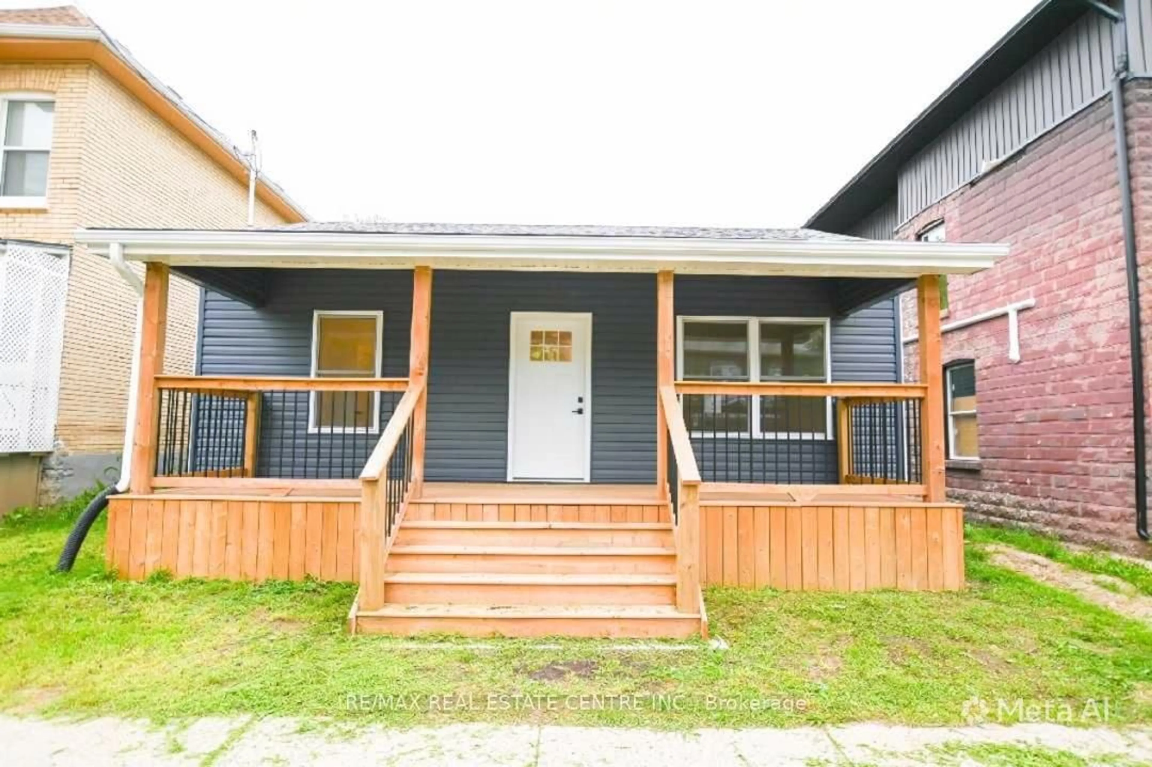 Patio, street for 284 Darling St, Brantford Ontario N3S 3X6
