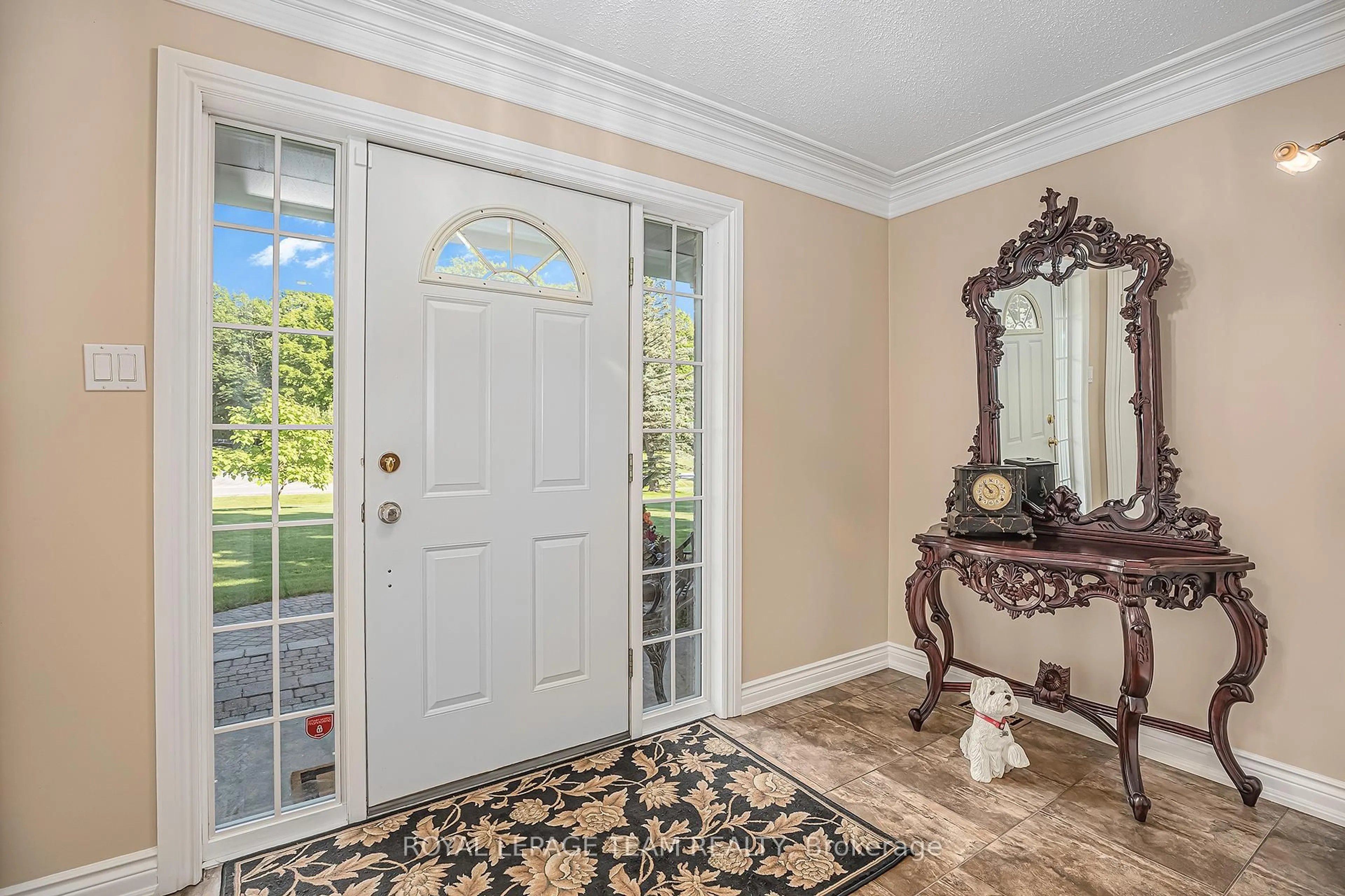 Indoor entryway for 105 MARGARET ANNE Dr, Carp Ontario K0A 1L0