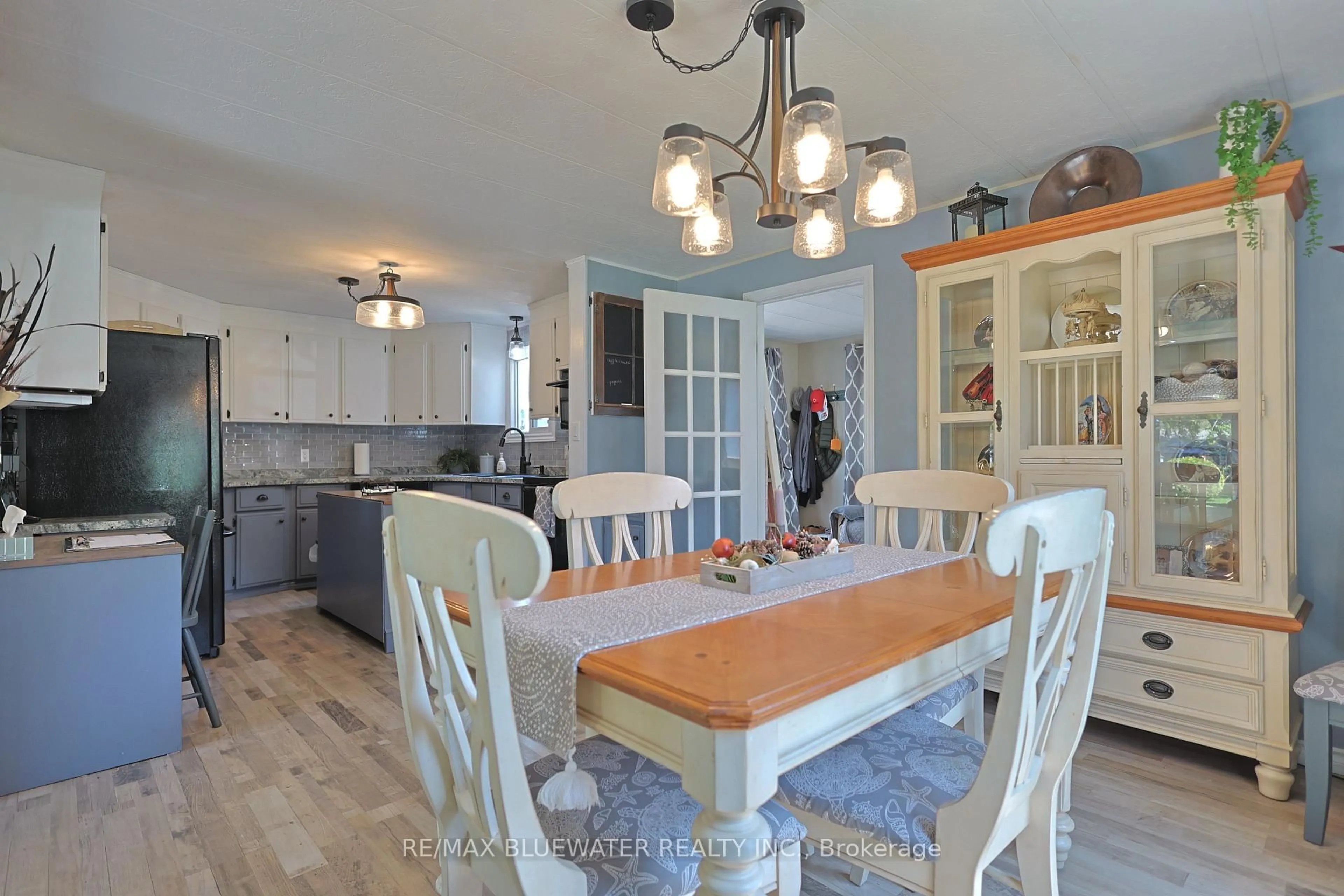 Open concept kitchen, unknown for 114 Pebble Beach Pkwy, South Huron Ontario N0M 1T0