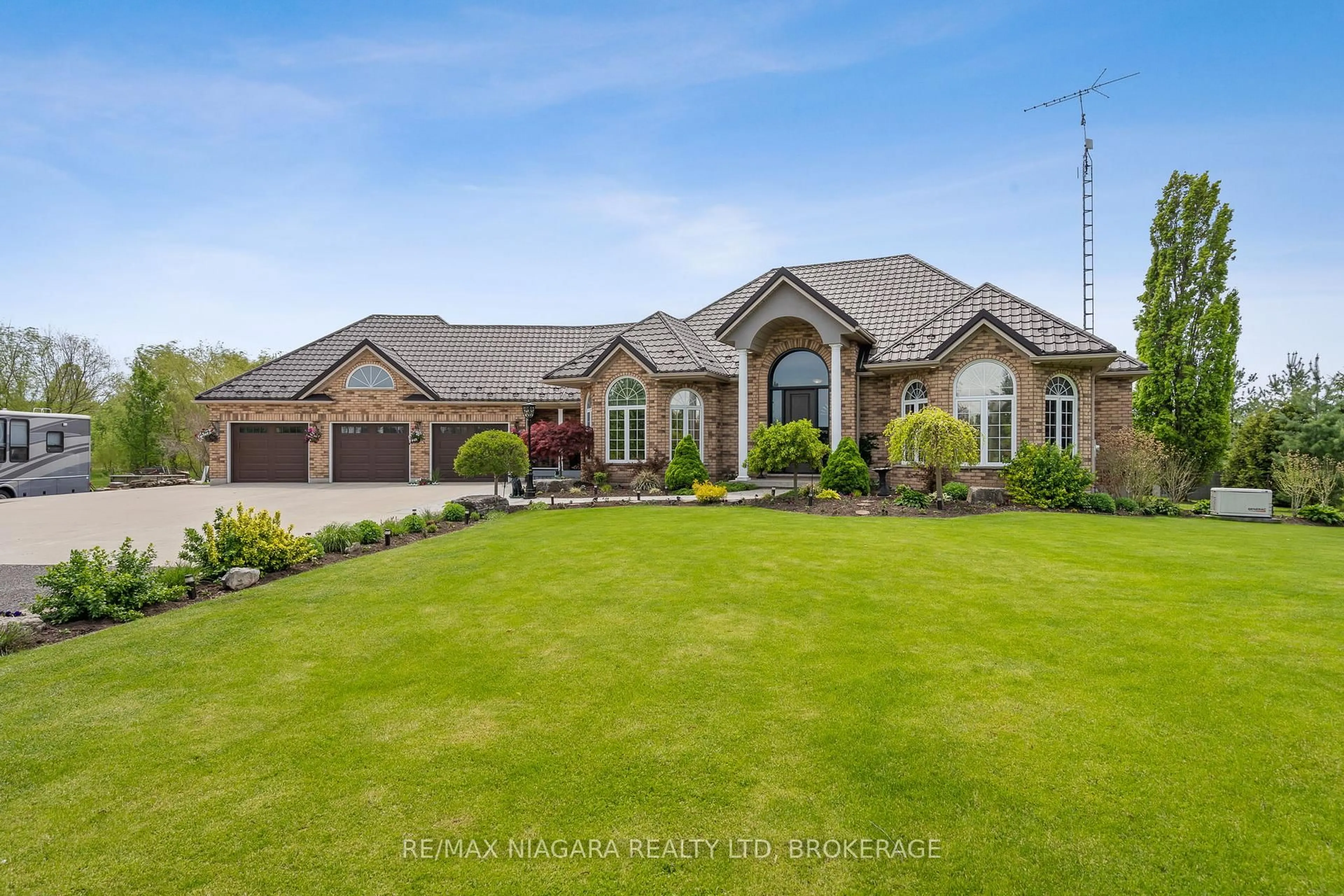 A pic from outside/outdoor area/front of a property/back of a property/a pic from drone, unknown for 50977 Lambert Rd, Wainfleet Ontario L3B 5N6