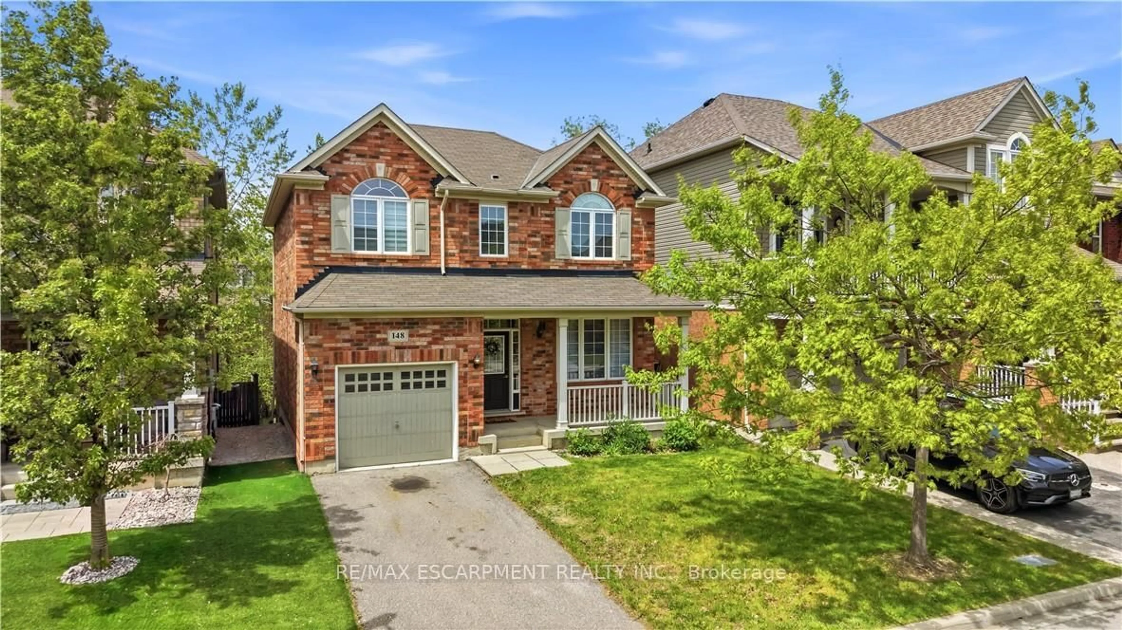 Home with brick exterior material, street for 148 Montreal Circ, Hamilton Ontario L8E 0C8