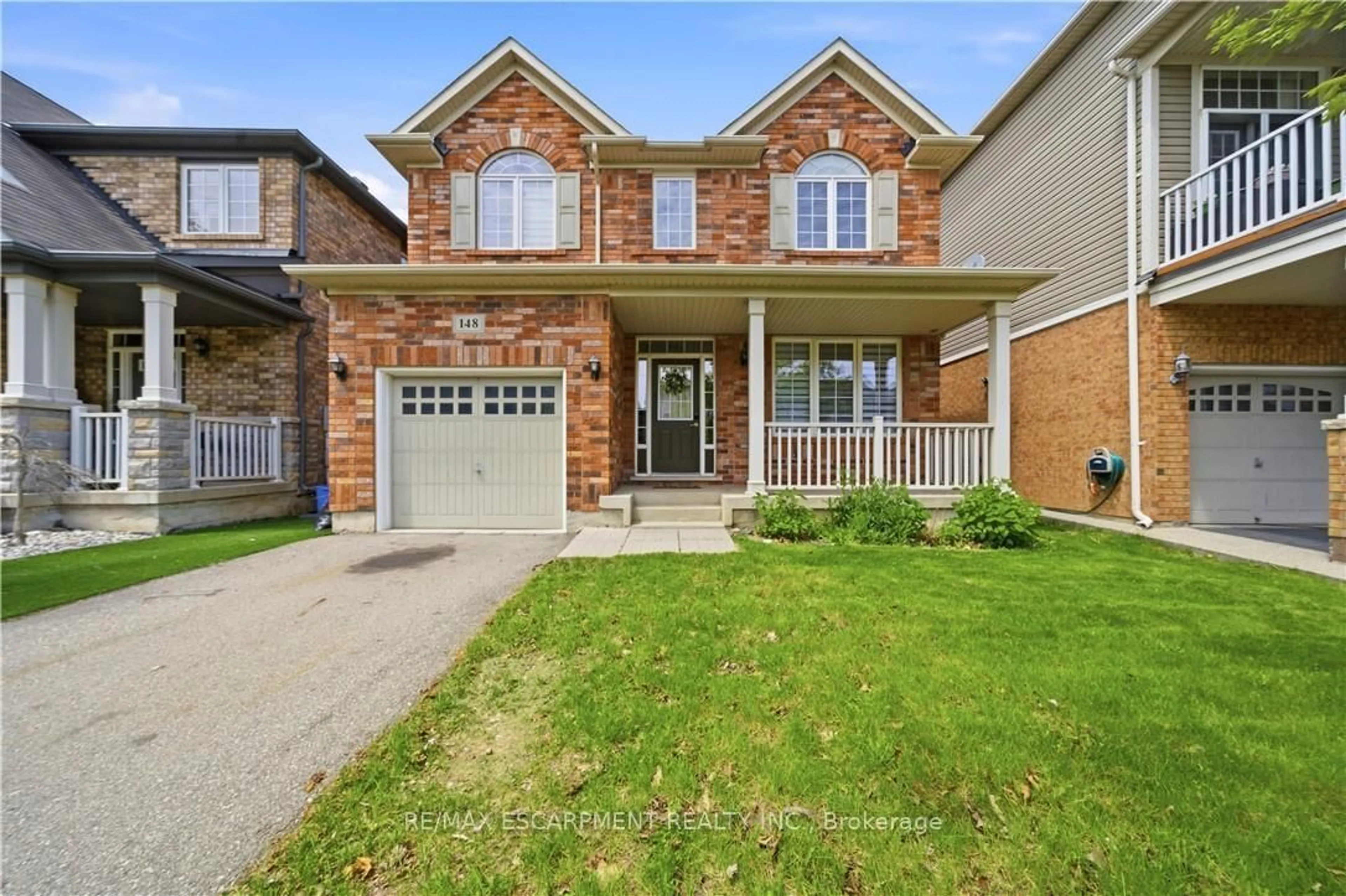 Home with brick exterior material, street for 148 Montreal Circ, Hamilton Ontario L8E 0C8