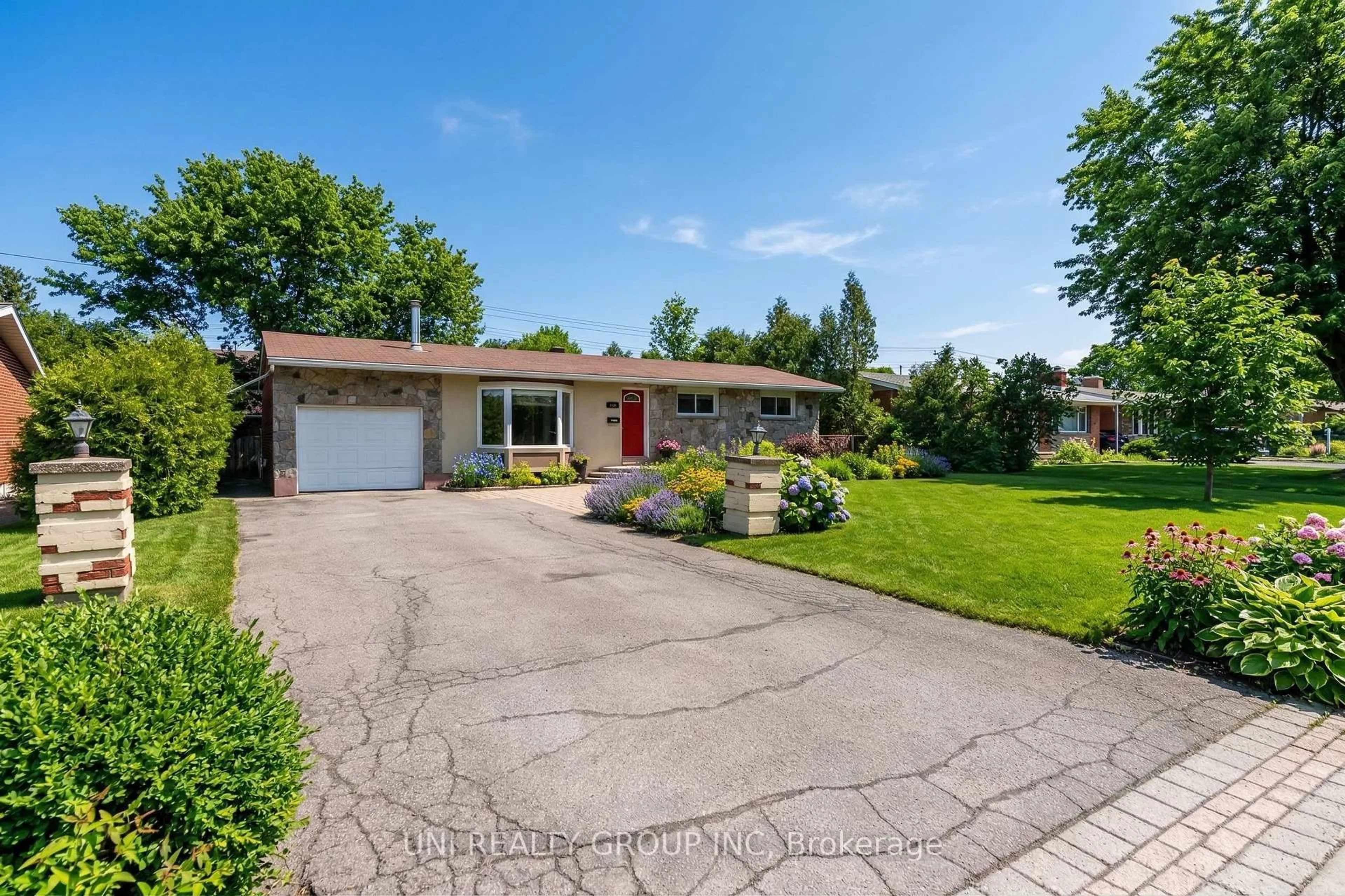 A pic from outside/outdoor area/front of a property/back of a property/a pic from drone, street for 17 FOREST PARK Ave, Ottawa Ontario K2E 5A2