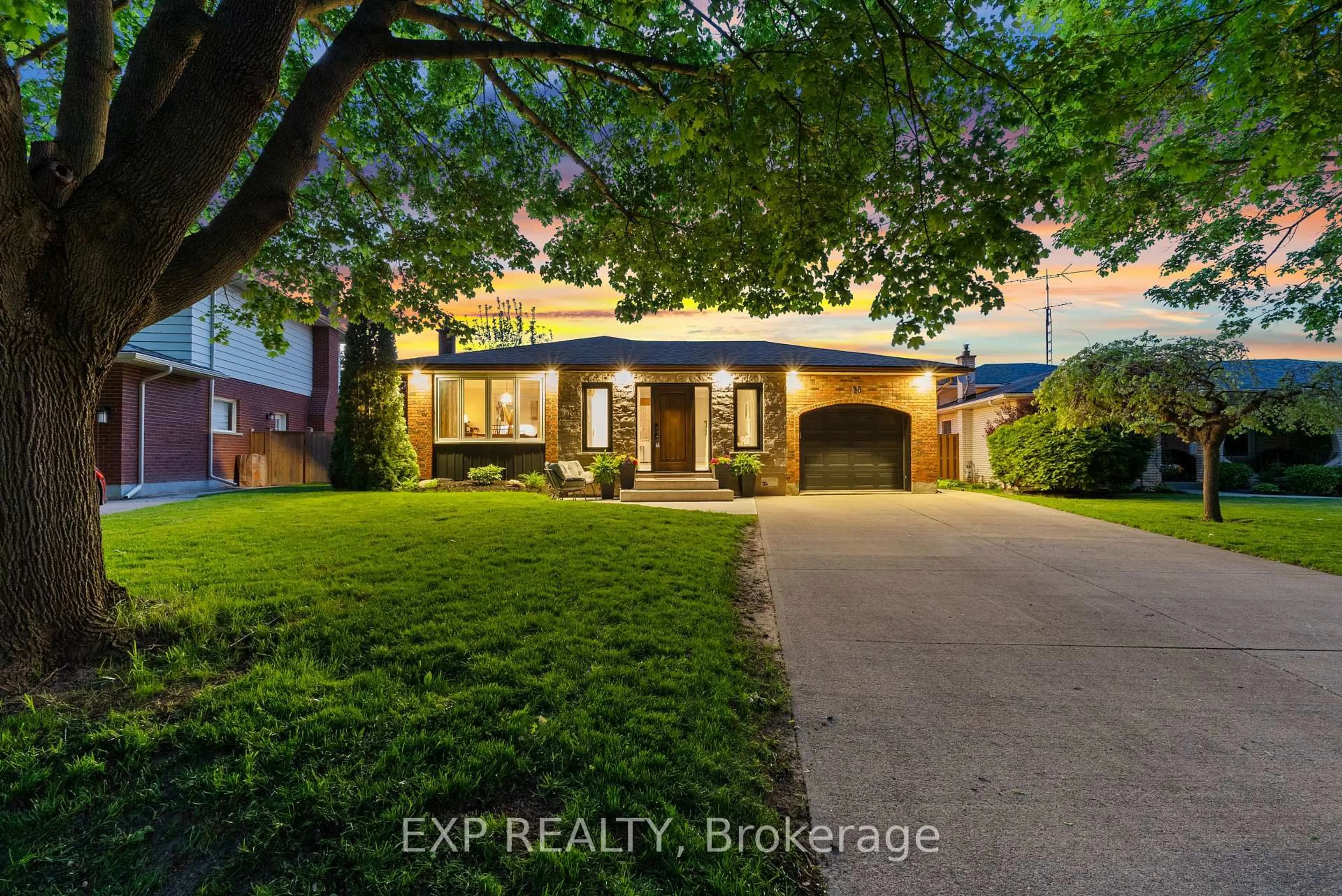 Unknown for 15 Chatham Rd, St. Catharines Ontario L2M 4N7