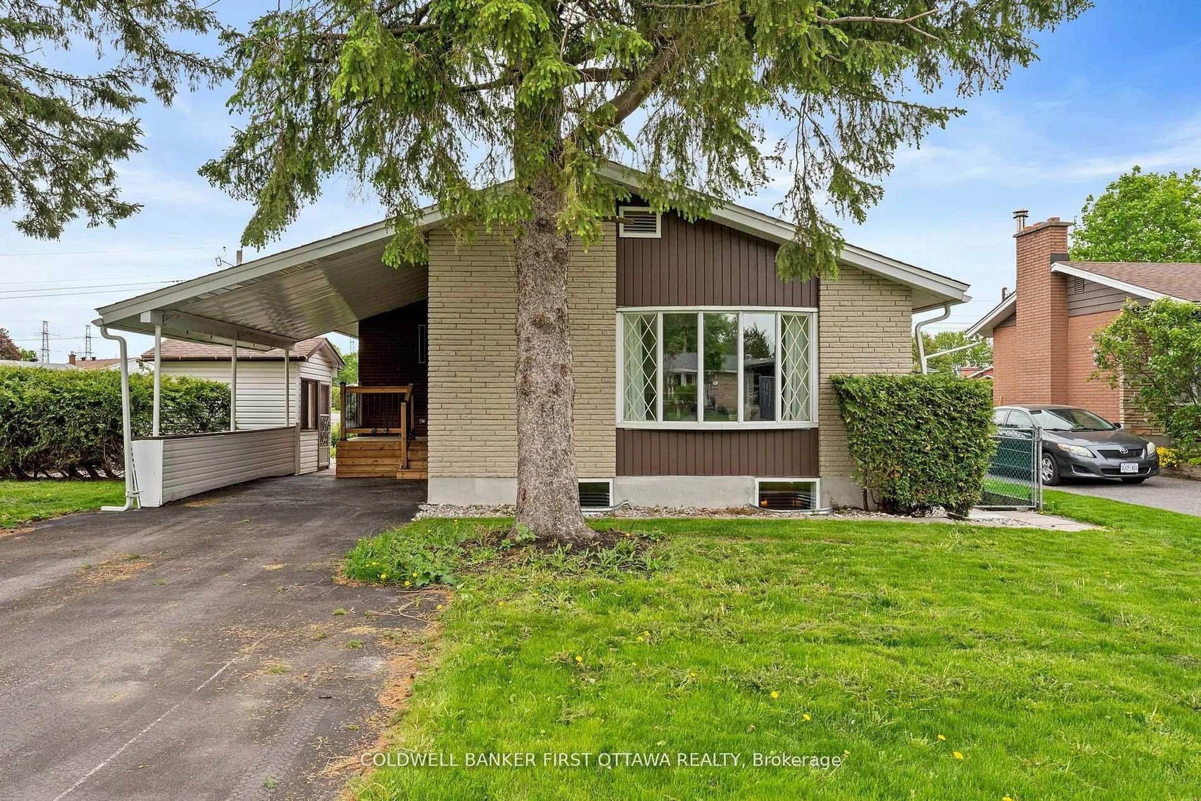 Home with vinyl exterior material, street for 26 Spring Garden Ave, Ottawa Ontario K2G 3B4