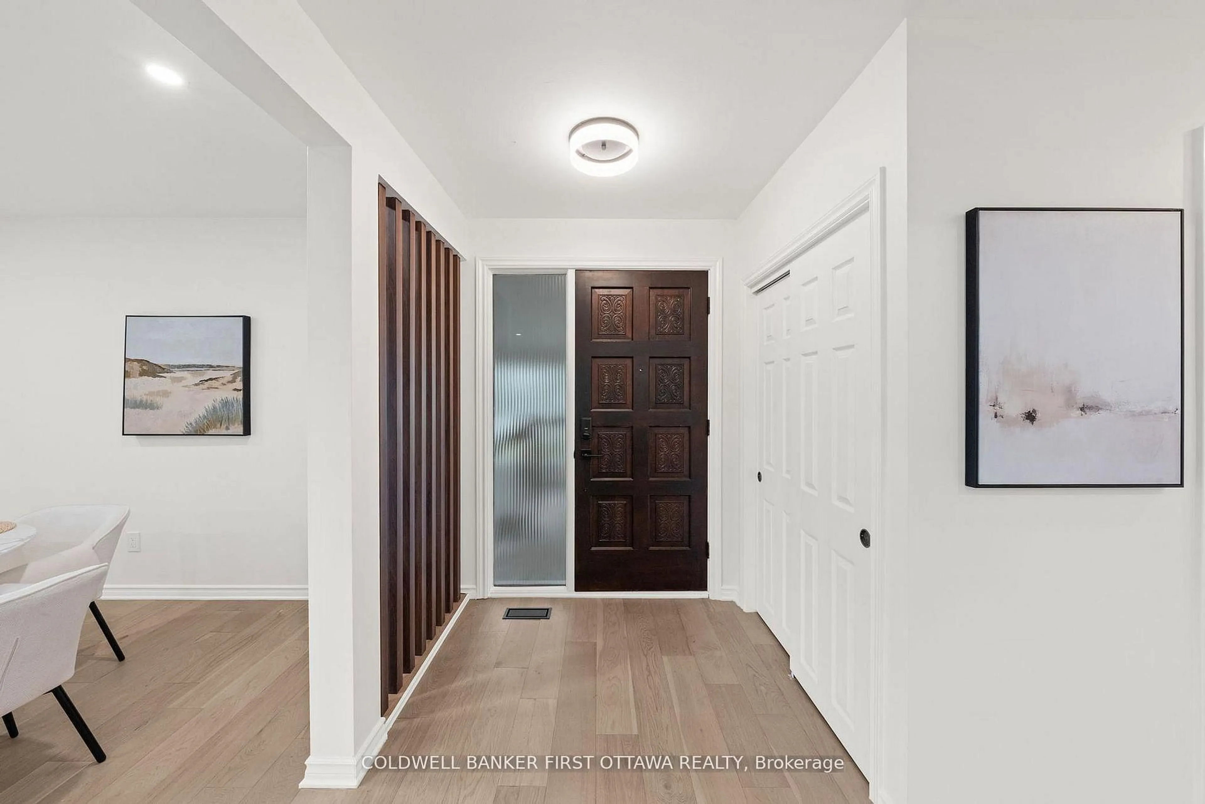 Indoor entryway for 26 Spring Garden Ave, Ottawa Ontario K2G 3B4