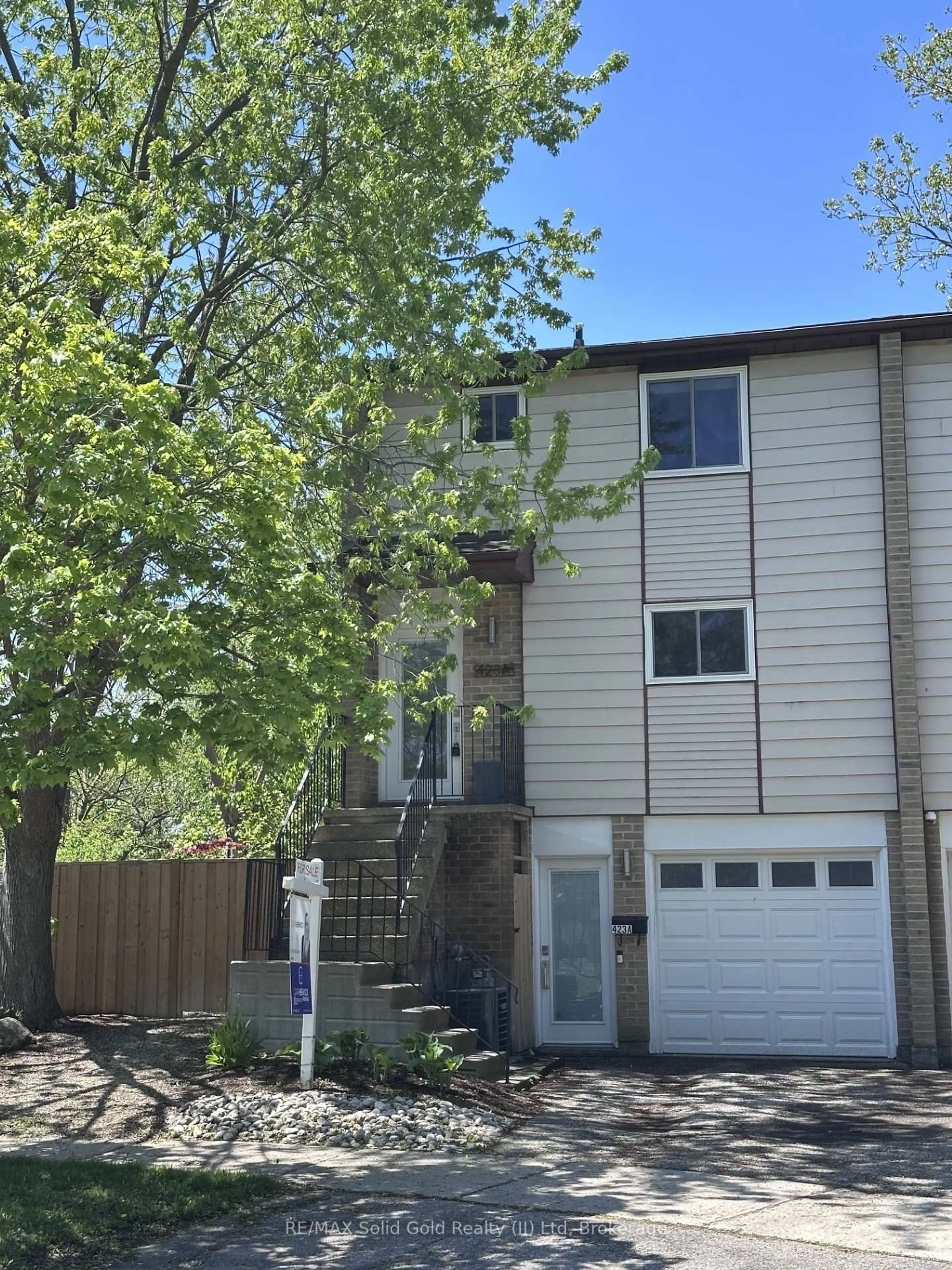 Home with vinyl exterior material, street for 423 Cadbury Crt #A, Waterloo Ontario N2K 3G7