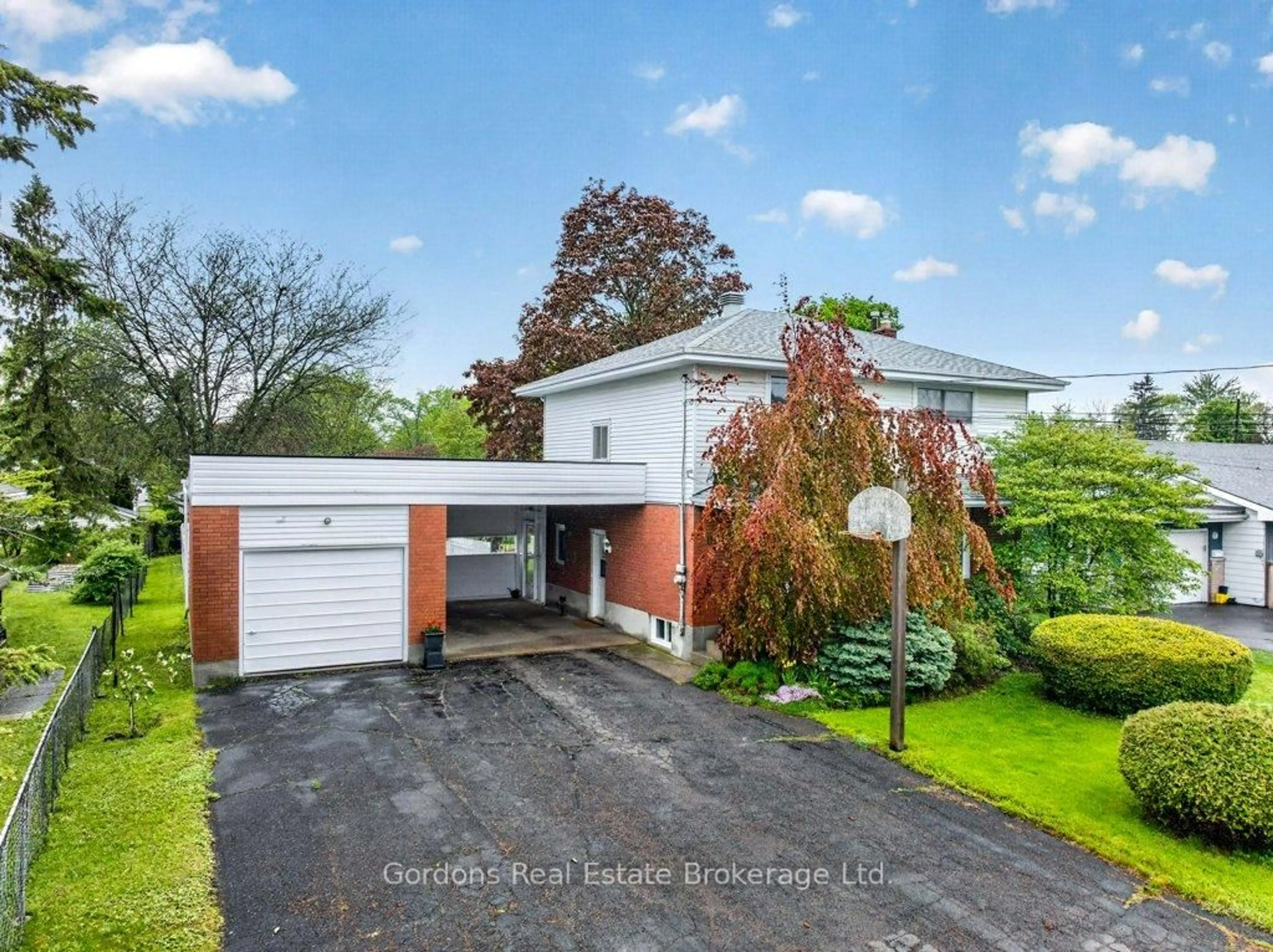 A pic from outside/outdoor area/front of a property/back of a property/a pic from drone, street for 190 Wright Ave, Belleville Ontario K8P 4E8