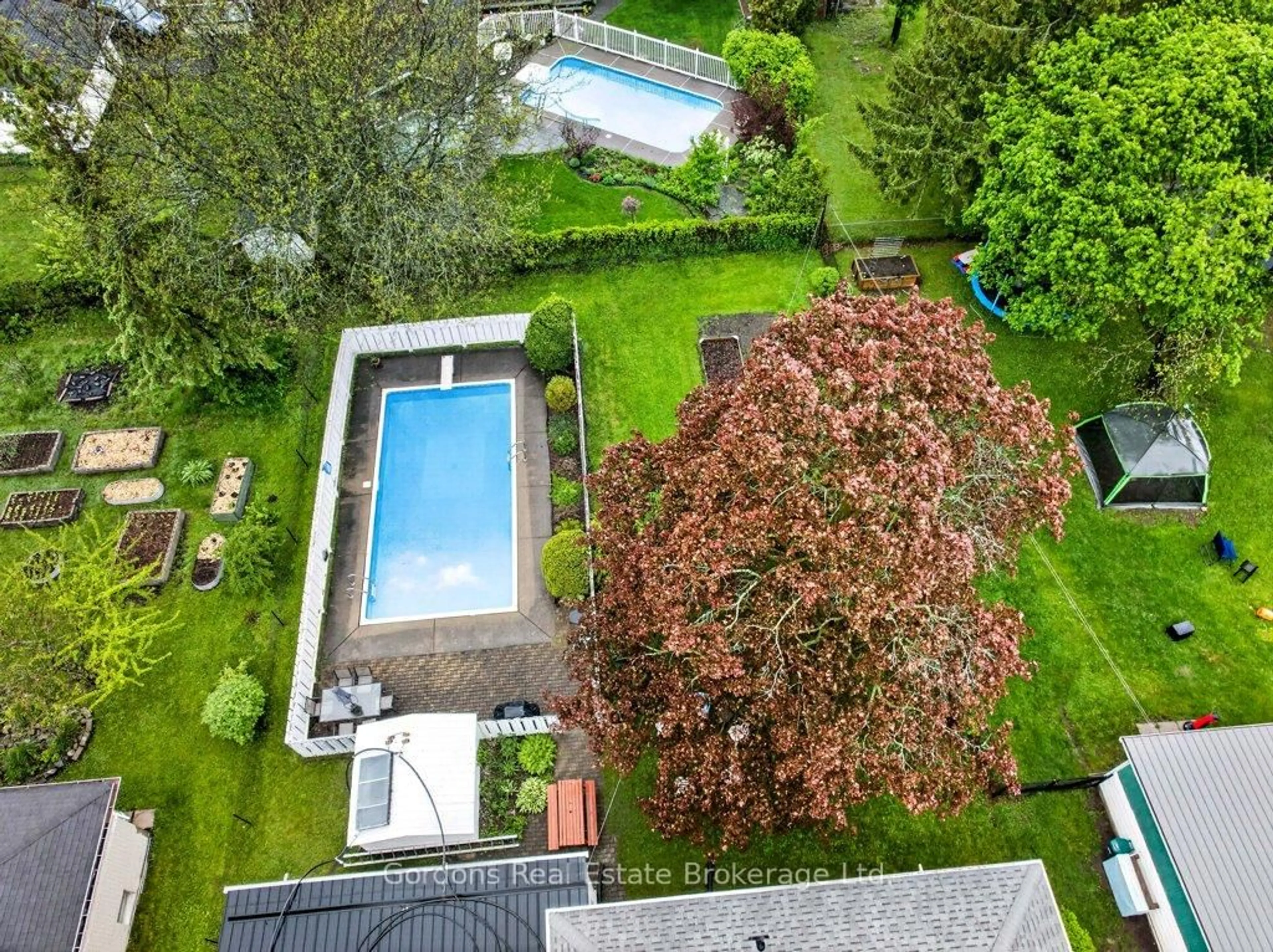 A pic from outside/outdoor area/front of a property/back of a property/a pic from drone, unknown for 190 Wright Ave, Belleville Ontario K8P 4E8