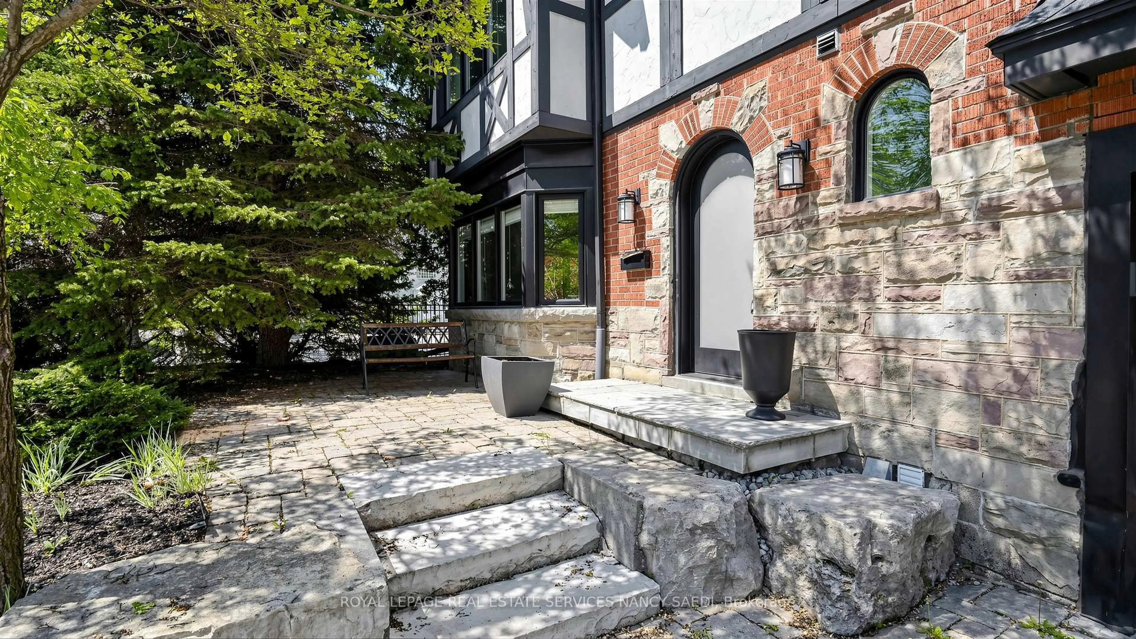Patio, street for 3 Oakwood Pl, Hamilton Ontario L8S 4C9