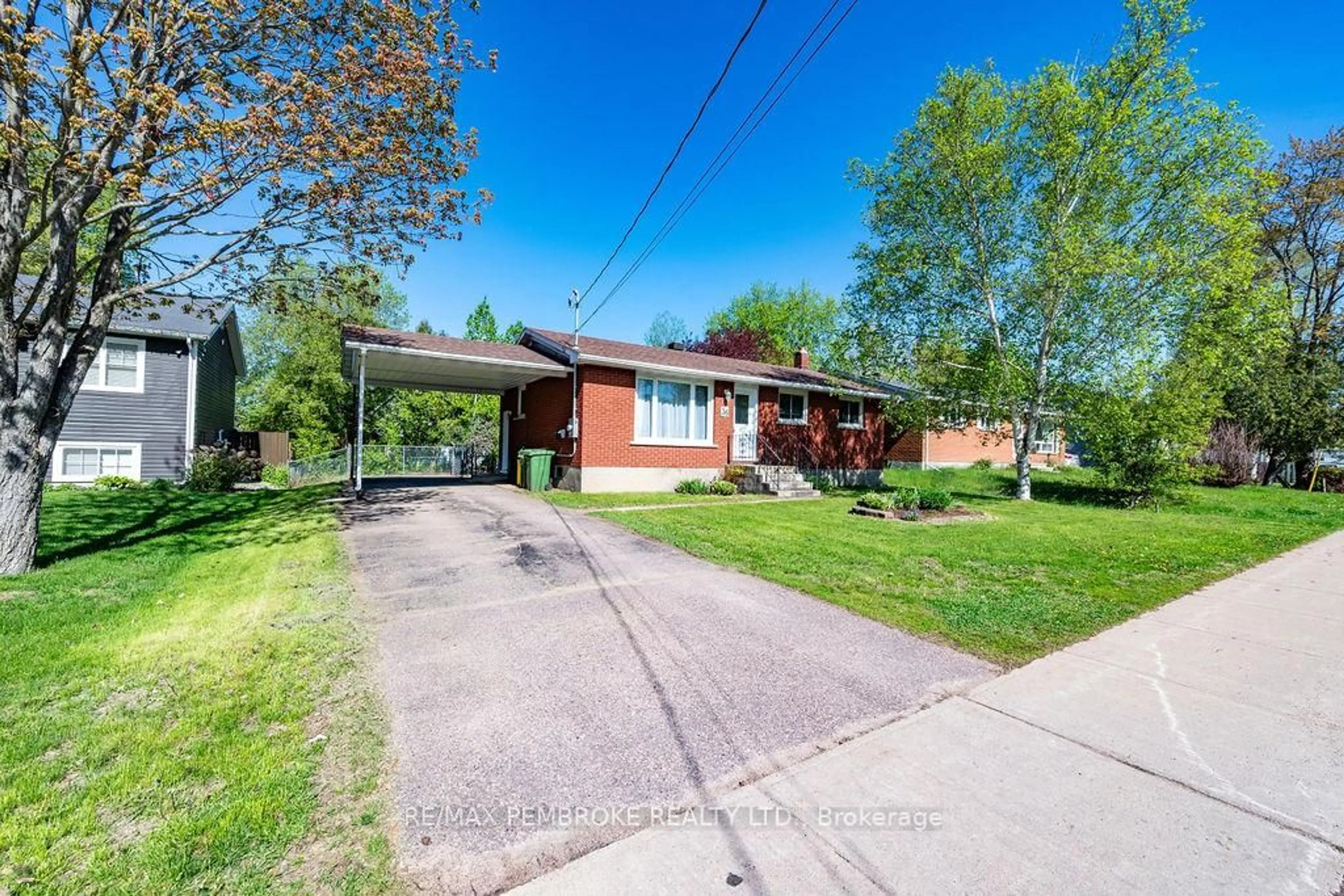 Unknown for 36 Selkirk St, Petawawa Ontario K8H 1P2