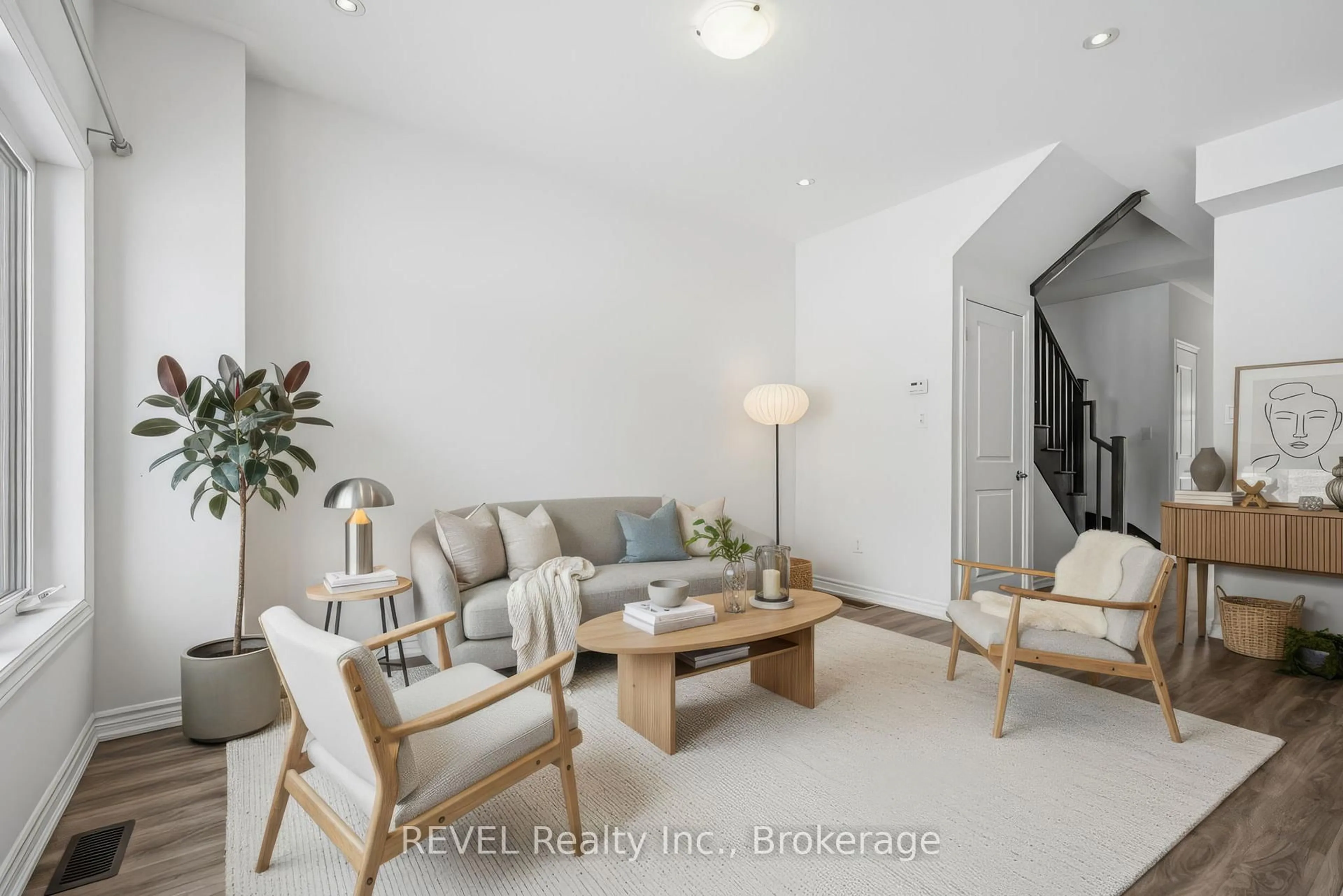 Living room with furniture, unknown for 27 ADMIRAL Rd, Welland Ontario L3B 0H4