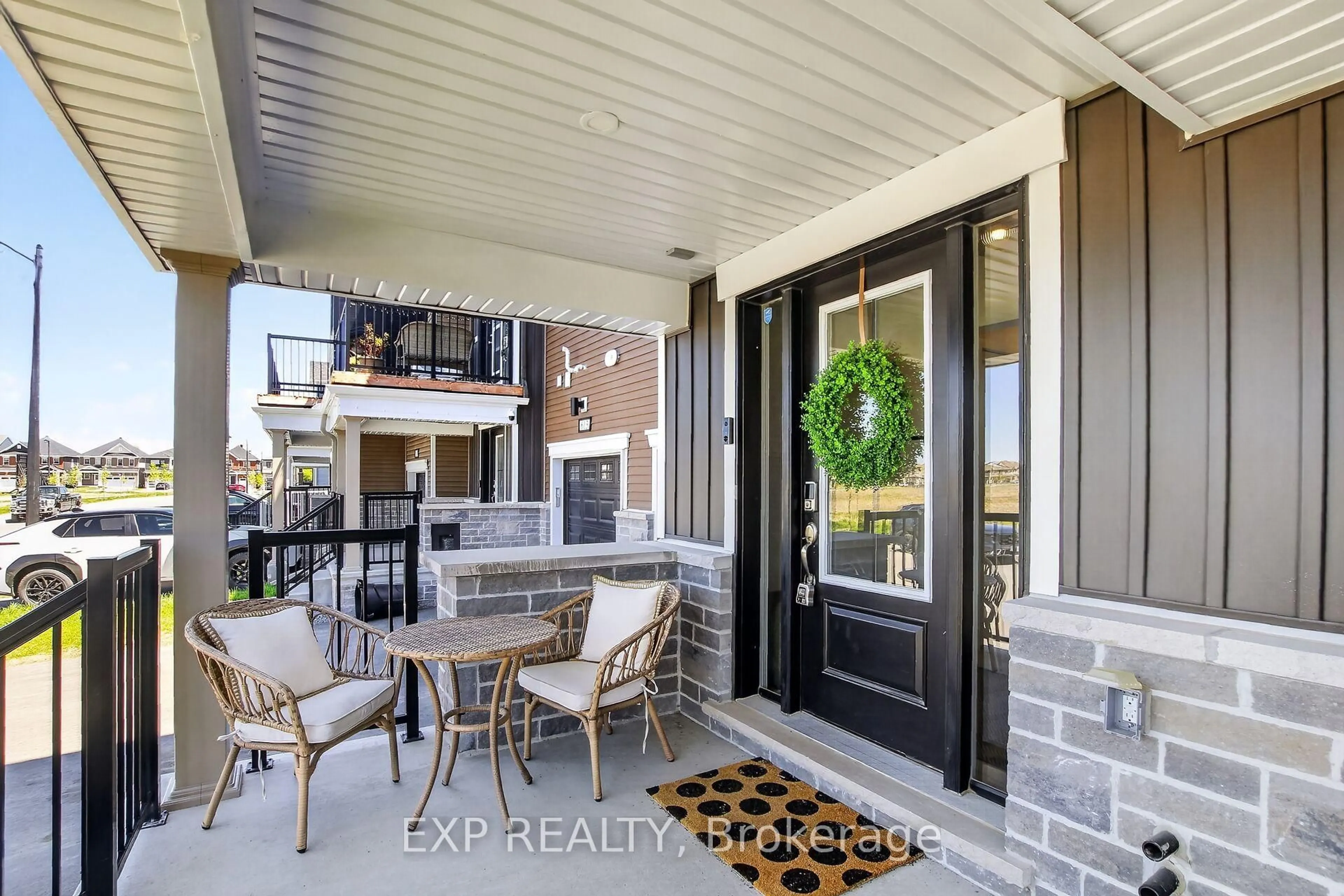 Indoor entryway for 615 QUILTER Row, Richmond Ontario K0A 2Z0