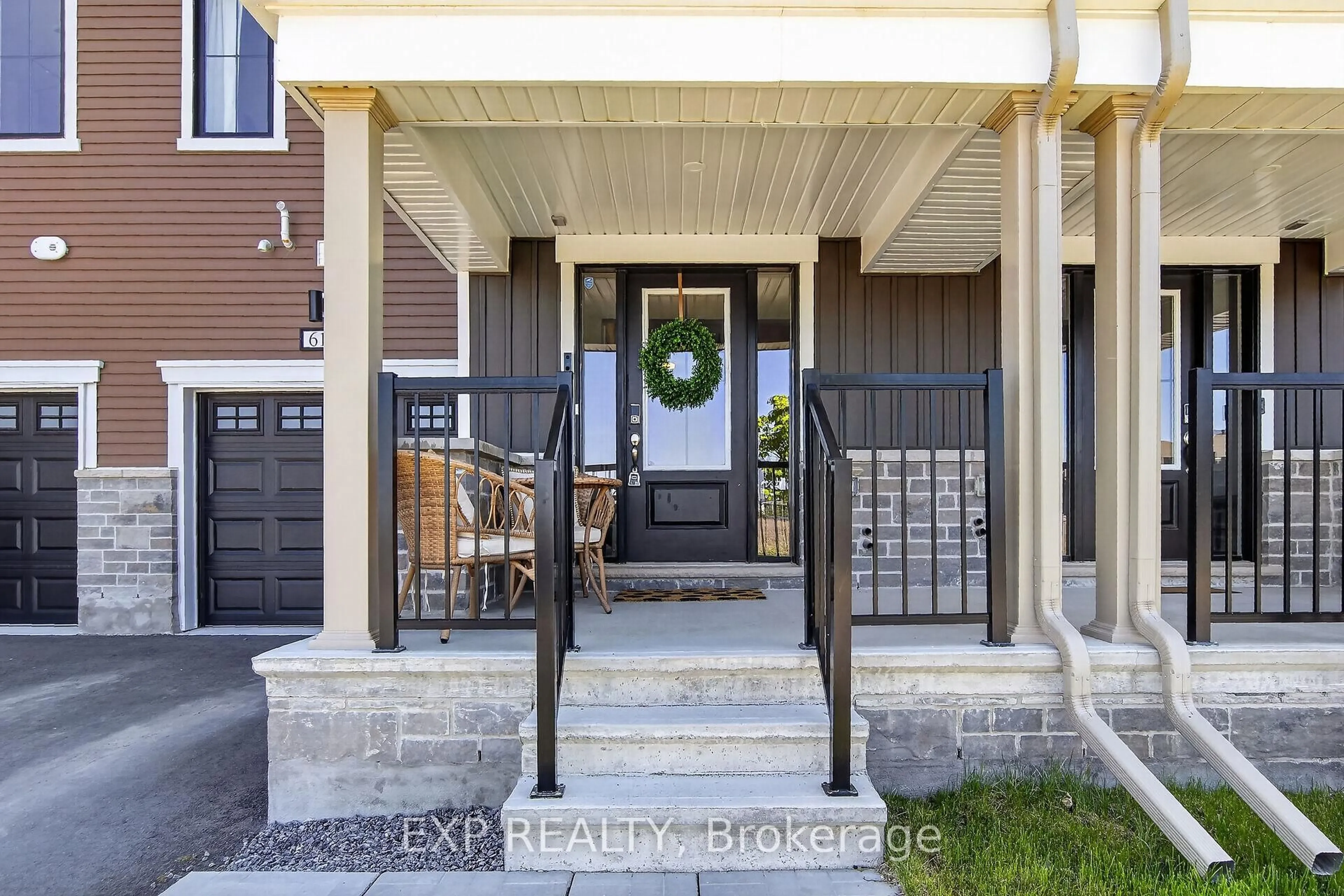 Indoor entryway for 615 QUILTER Row, Richmond Ontario K0A 2Z0