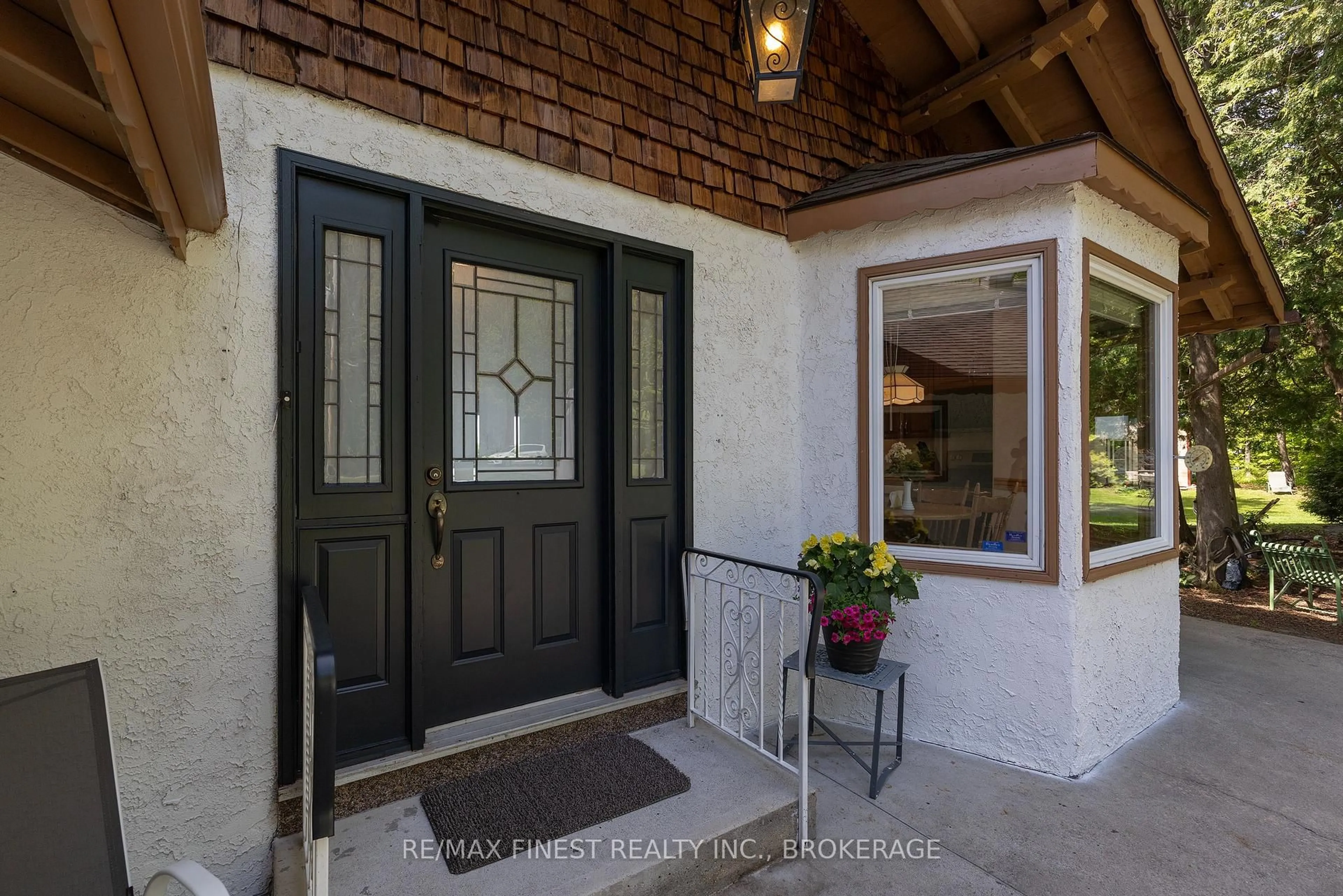 Indoor entryway for 4484 Arthur Court Lane, Inverary Ontario K0H 1X0