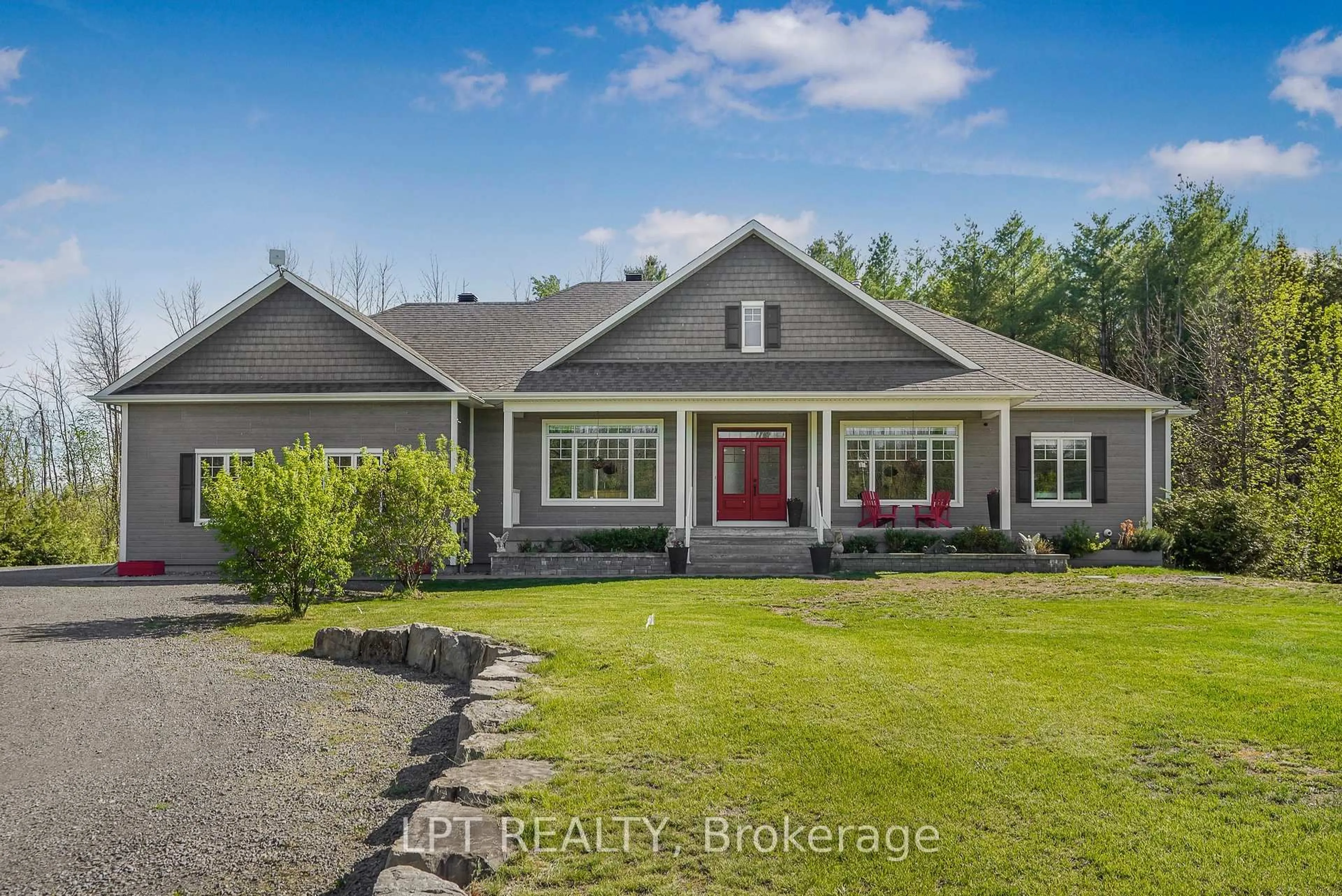 Home with vinyl exterior material, street for 972 Aberdeen Rd, Champlain Ontario K0B 1R0