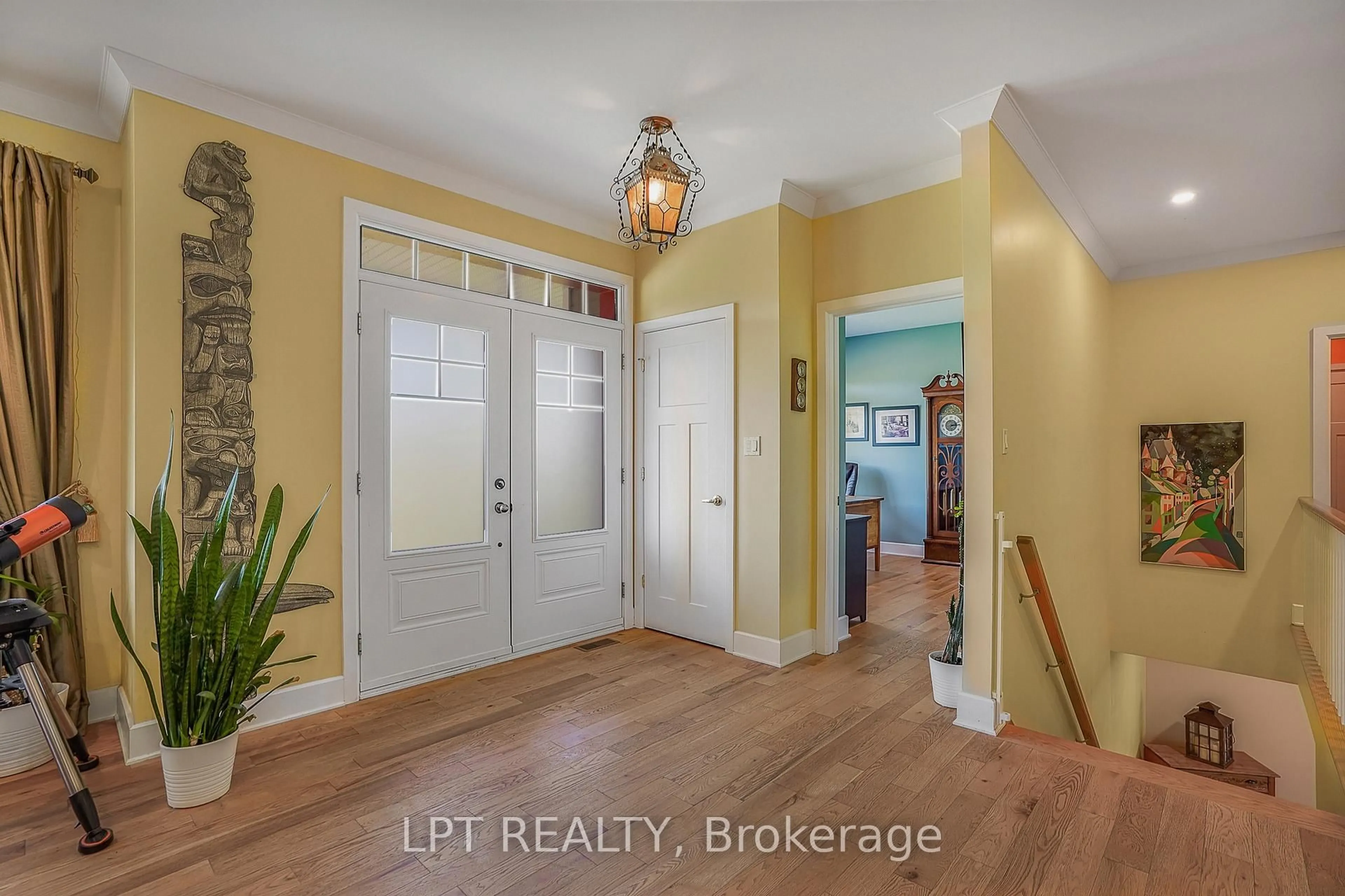 Indoor entryway for 972 Aberdeen Rd, Champlain Ontario K0B 1R0