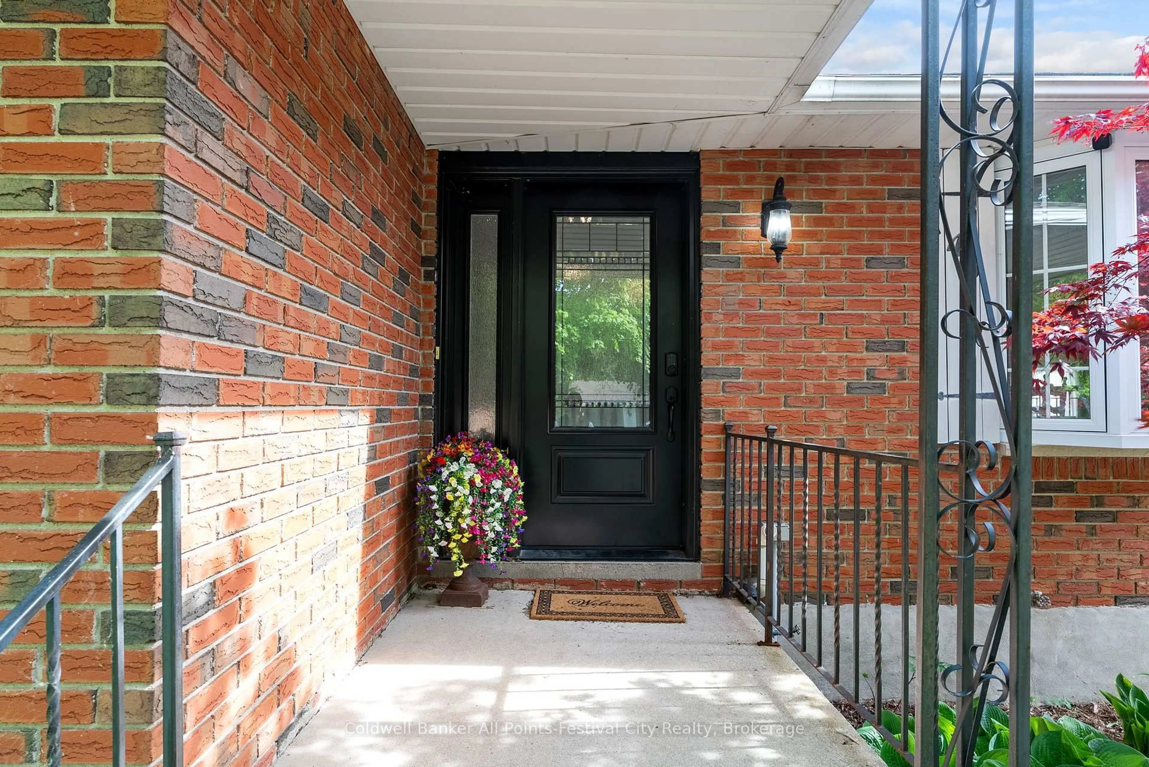 Indoor entryway for 145 Suncoast Dr, Goderich Ontario N7A 4C4