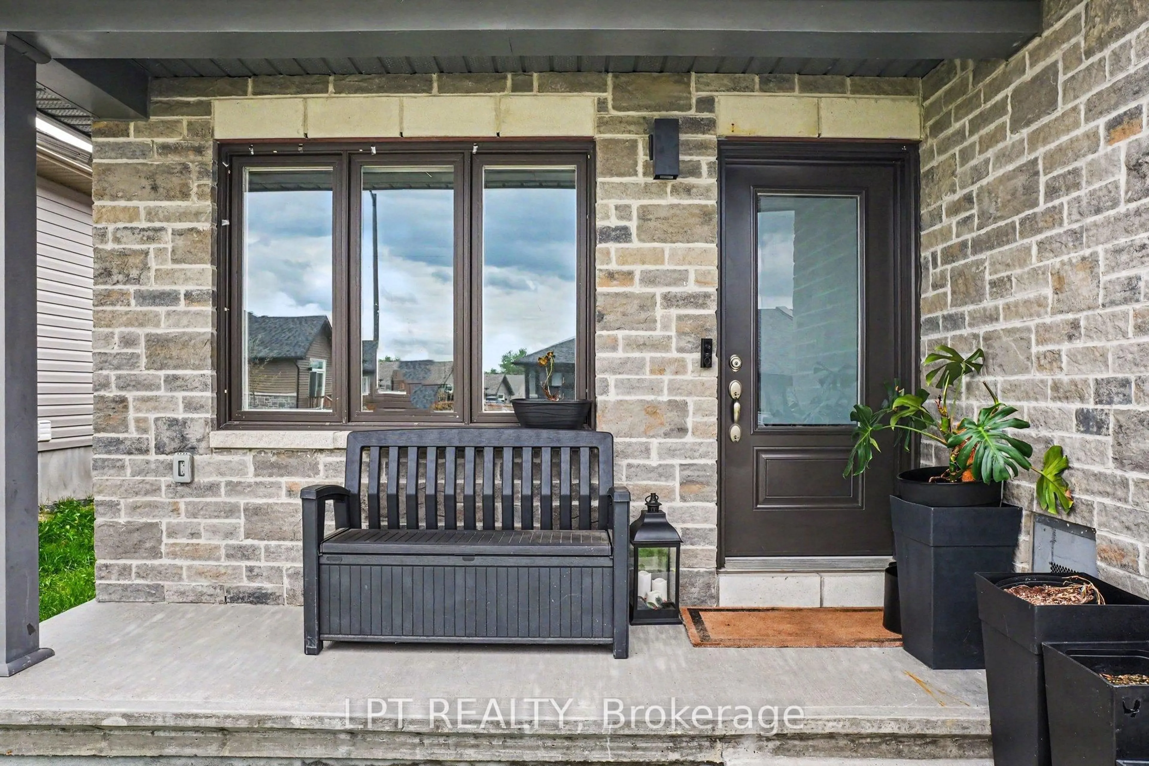 Indoor entryway for 34 Morgan Clouthier Way, Arnprior Ontario K7S 3M3
