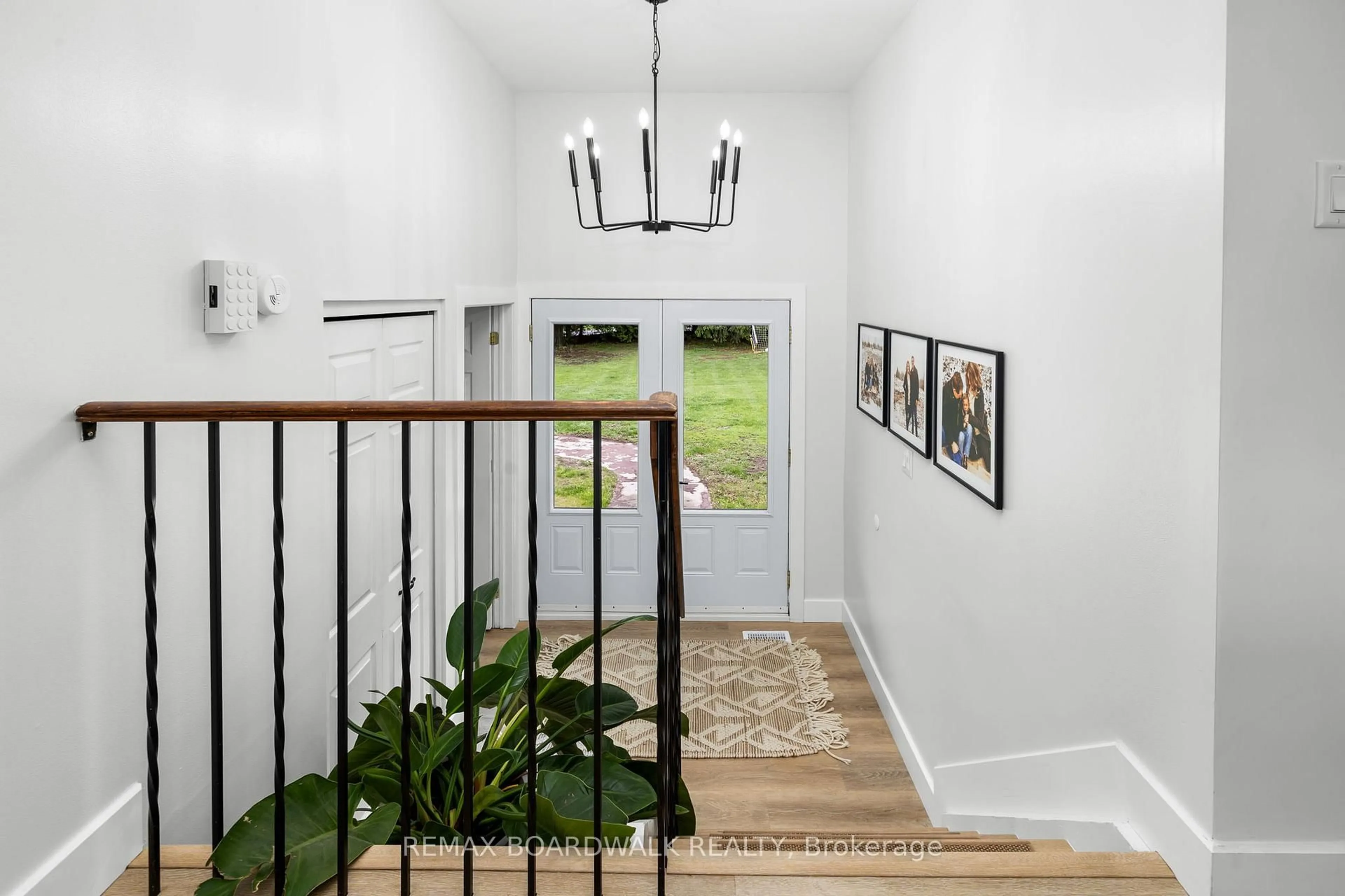 Indoor entryway for 1921 Ninth Line Rd, Carleton Place Ontario K7C 3P2