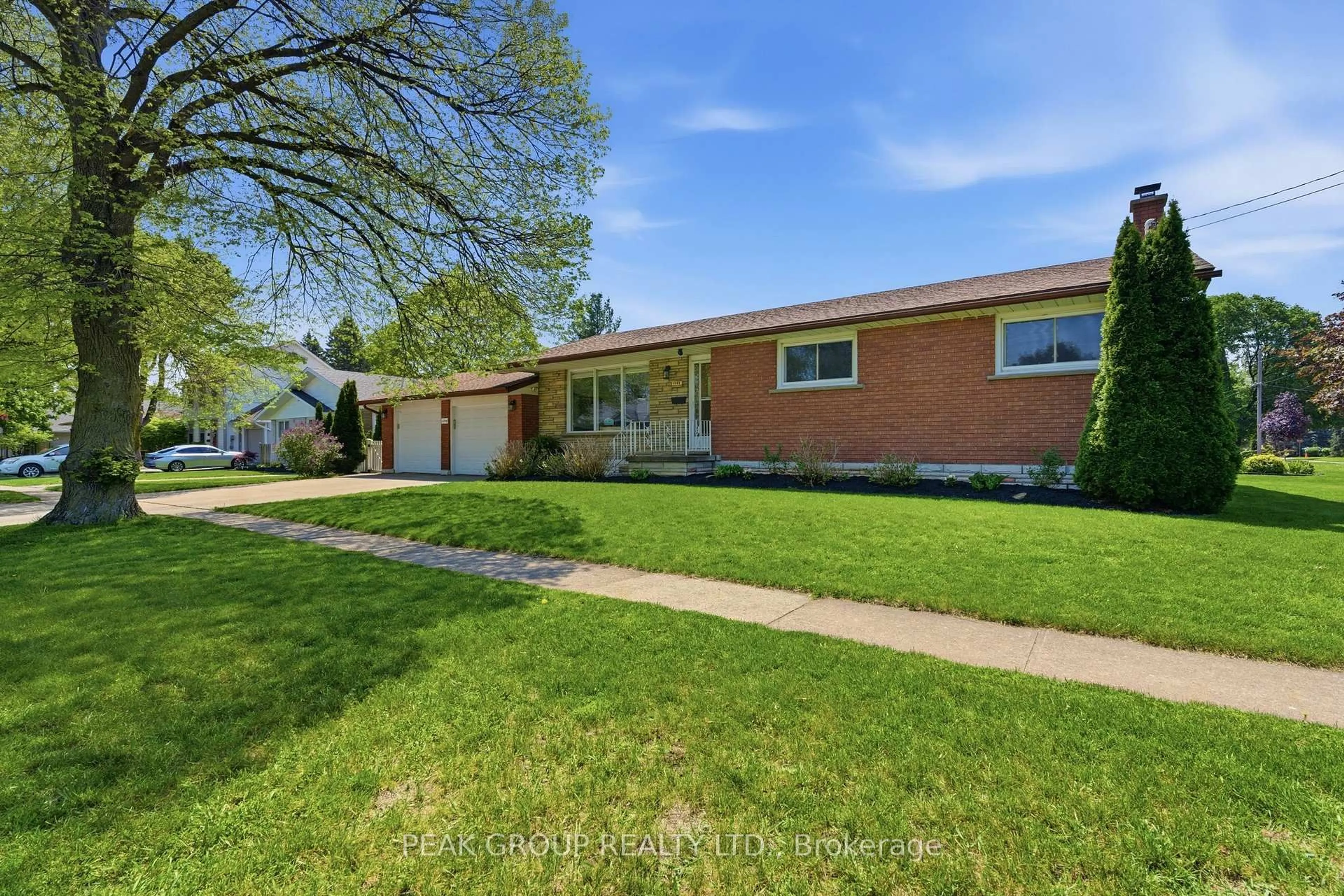 Home with brick exterior material, street for 6408 Gore St, Niagara Falls Ontario L2J 1X8