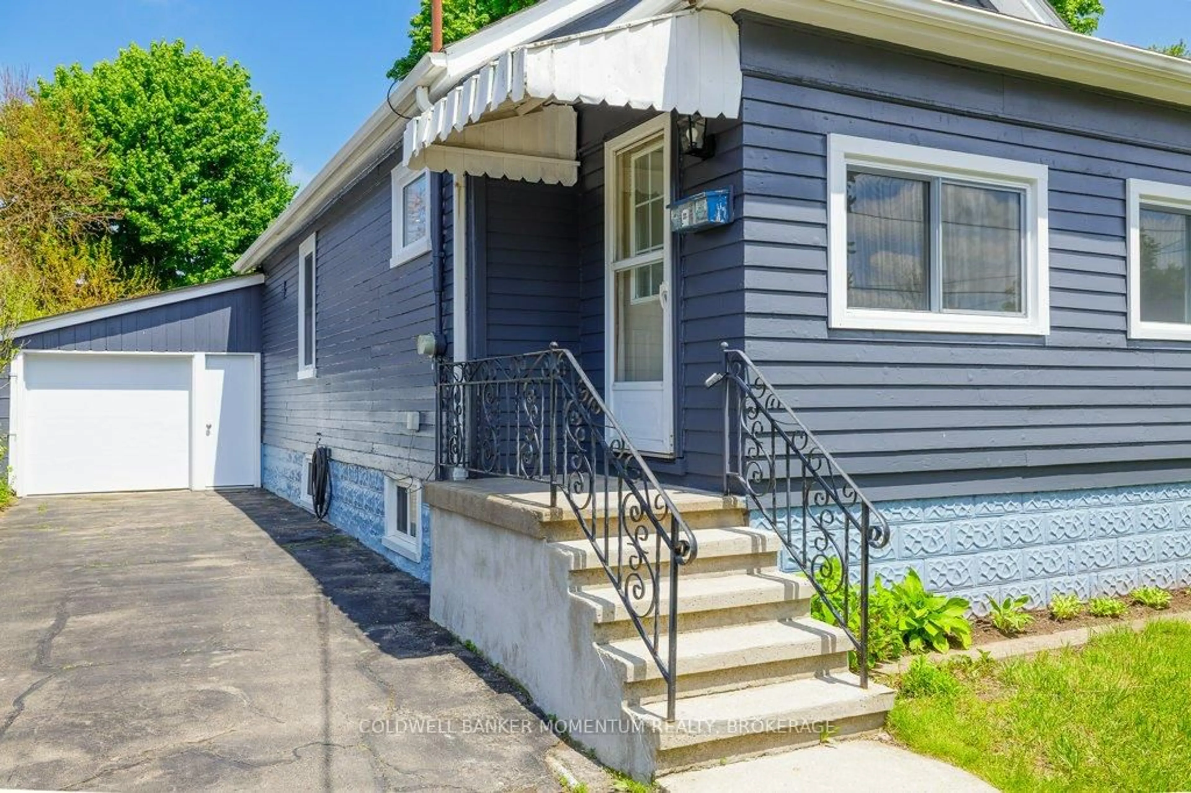 Home with vinyl exterior material, street for 6437 Culp St, Niagara Falls Ontario L2G 2C2