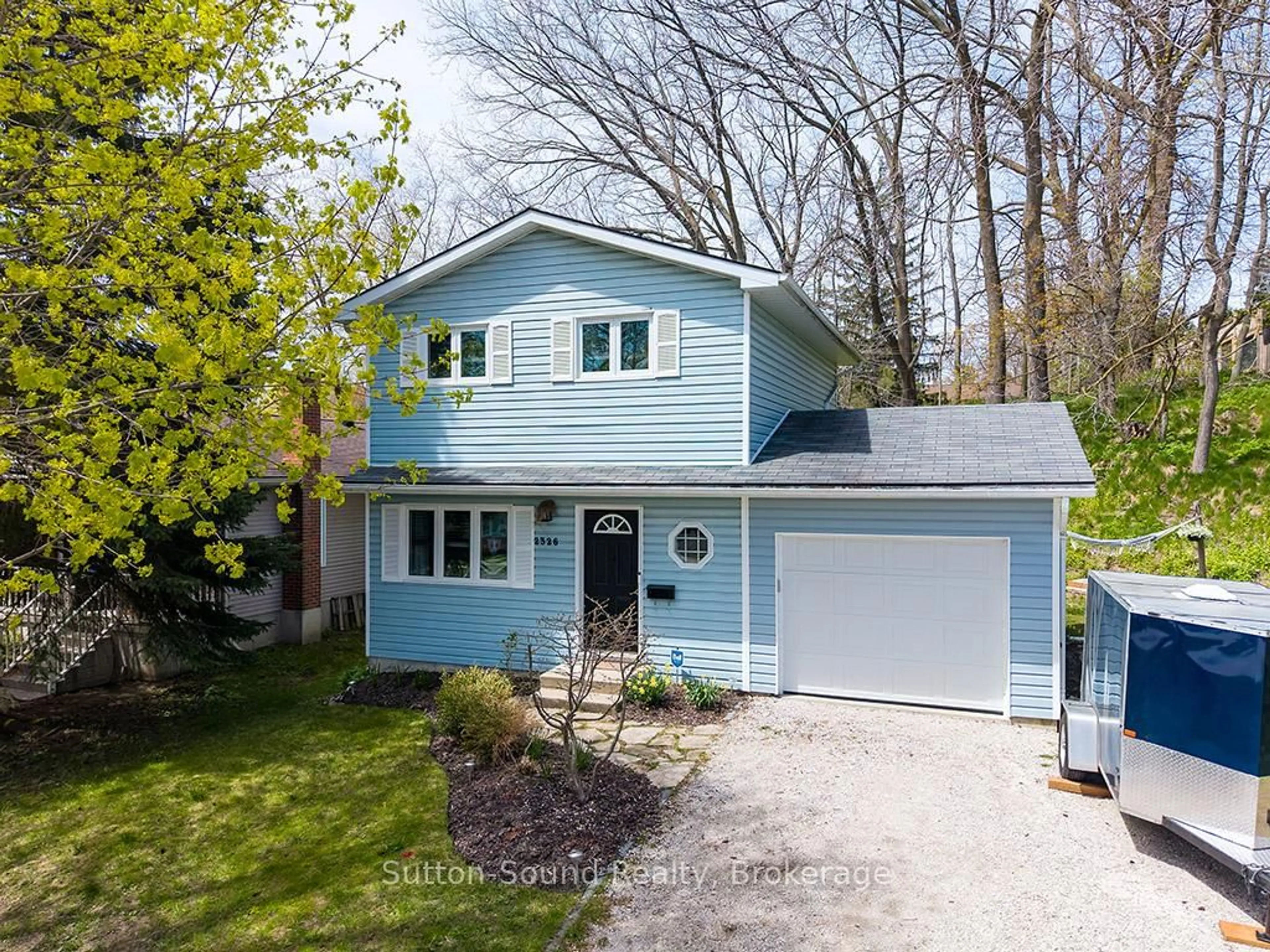 Home with vinyl exterior material, street for 2326 4th Ave, Owen Sound Ontario N4K 4Y8