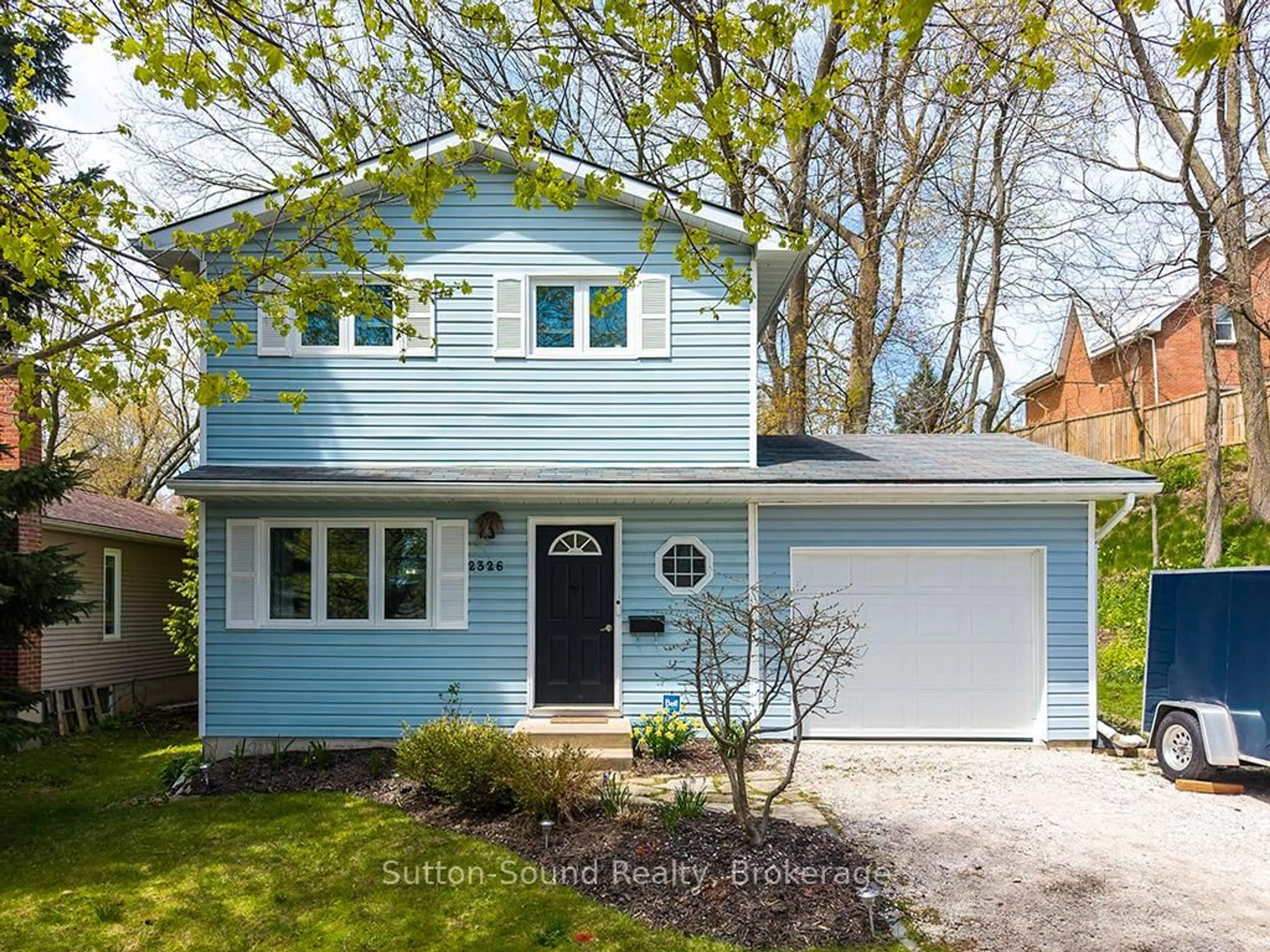Home with vinyl exterior material, street for 2326 4th Ave, Owen Sound Ontario N4K 4Y8