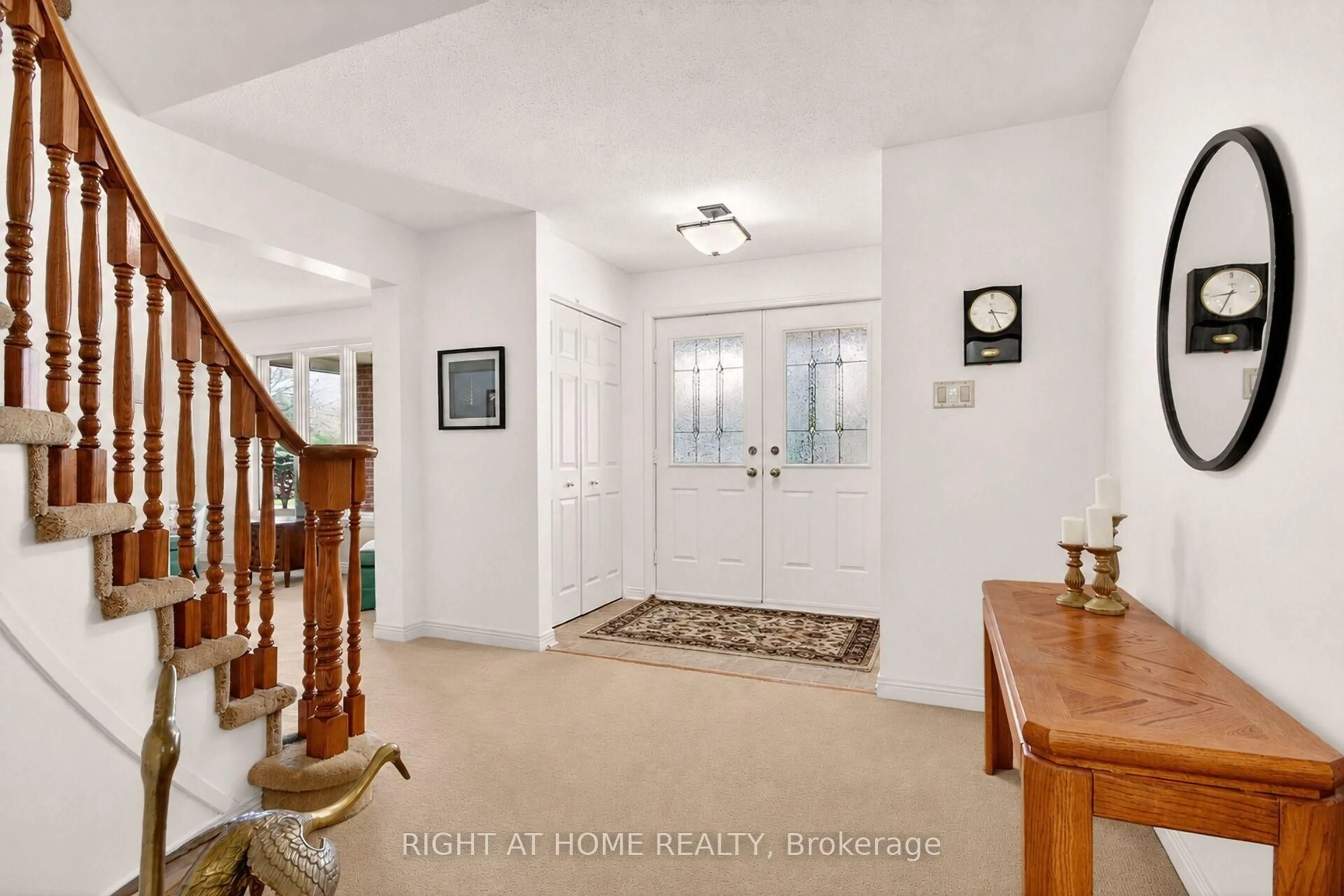 Indoor entryway for 66 Beechfern Dr, Stittsville Ontario K2S 1E3
